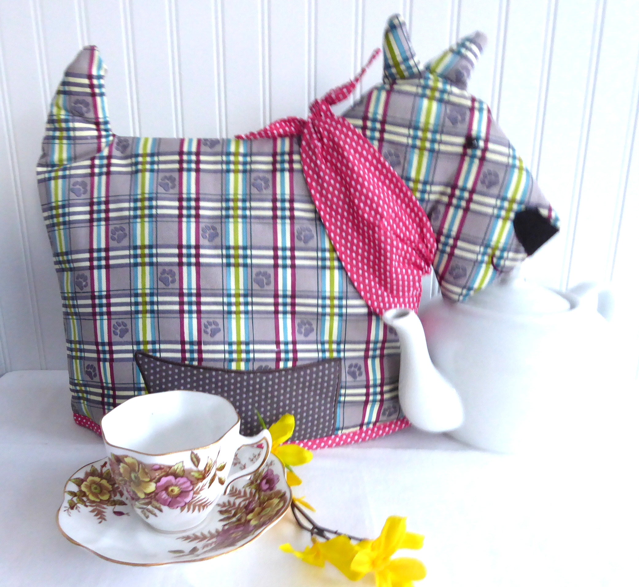 Plaid Scottie Dog Tea Cozy - Insulated Padded Scotty Dog Tea Cosy in Classic Ulster Red Polka Dot Tartan Pattern - Perfect for English Tea Parties & Cozy Kitchen Decor