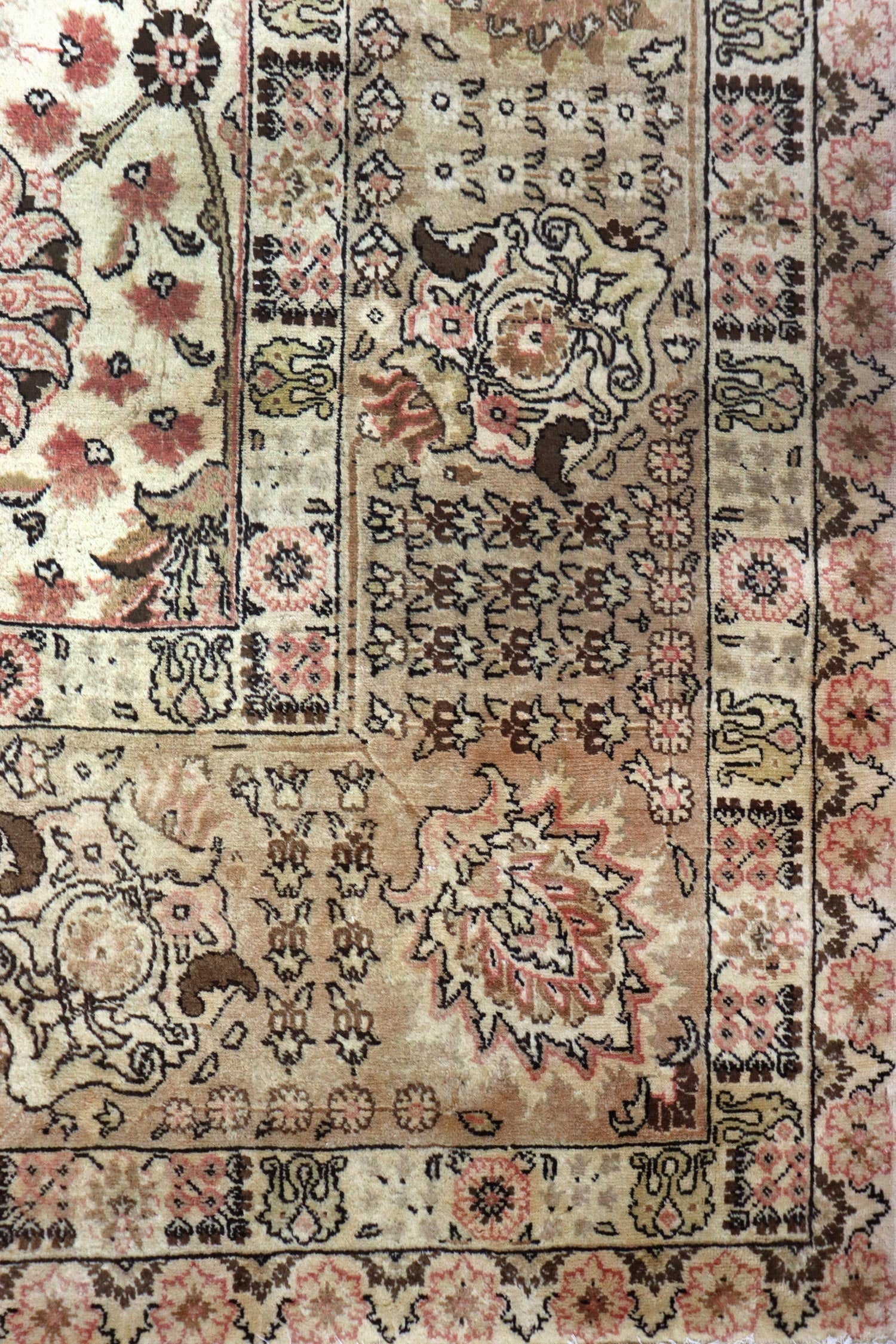 Handwoven Antique Tabriz Traditional Persian Rug - J65484 - Perfect for Living Room, Bedroom & Office Decor