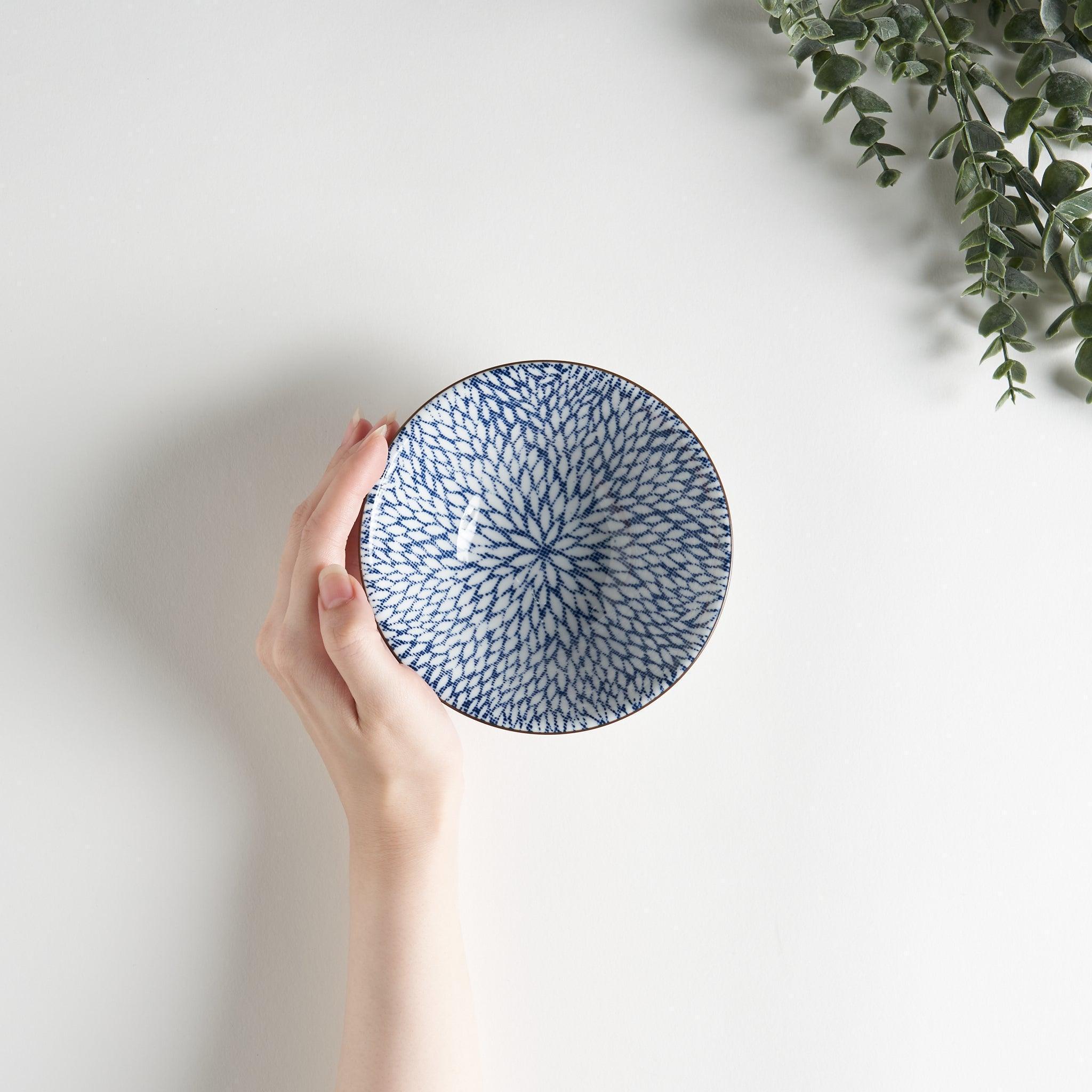 Premium White Ceramic Dessert Bowl with Chrysanthemum Leaf Design - Elegant Serving for Ice Cream, Pudding & Fruit - Perfect for Dinner Parties, Tea Time & Gift Giving