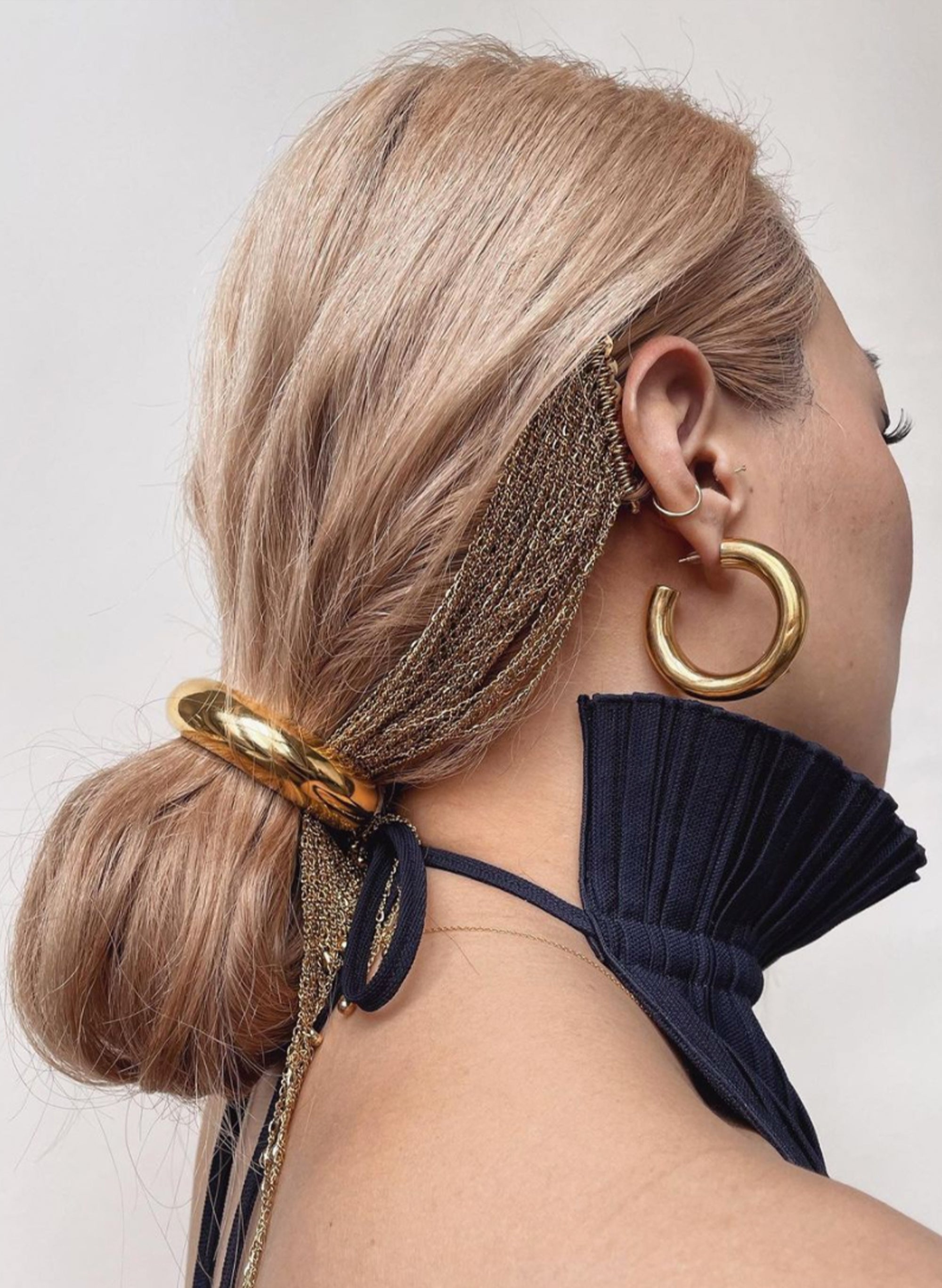 A x L Liquid Chain Comb - Sleek & Durable Hair Styling Tool for Smooth Detangling & Styling - Perfect for Salons, Home Use & Travel