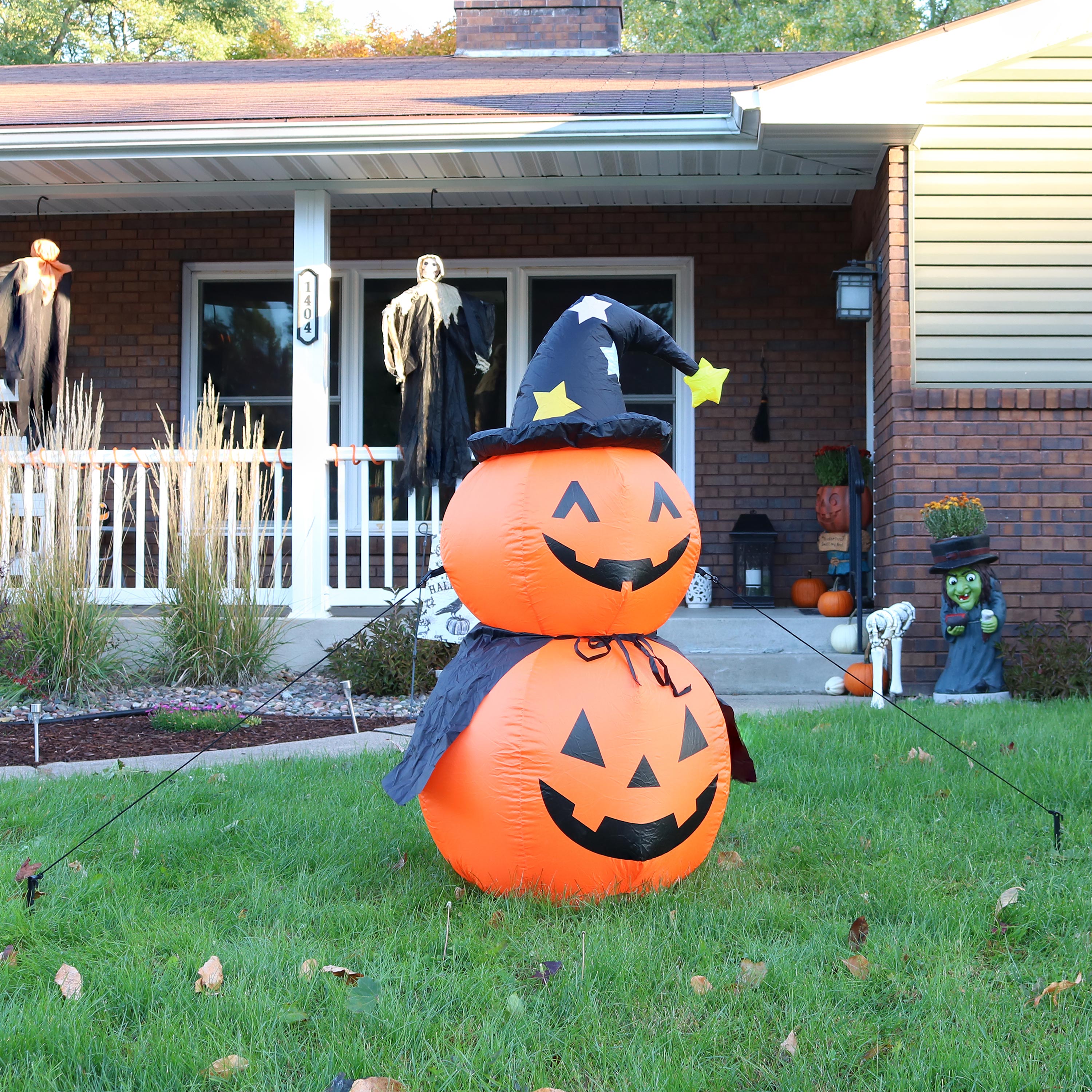 Sunnydaze Jack O' Lantern & Witch Duo Inflatable Halloween Decoration - 4ft Tall Outdoor Yard Decor for Spooky Party & Home Haunt