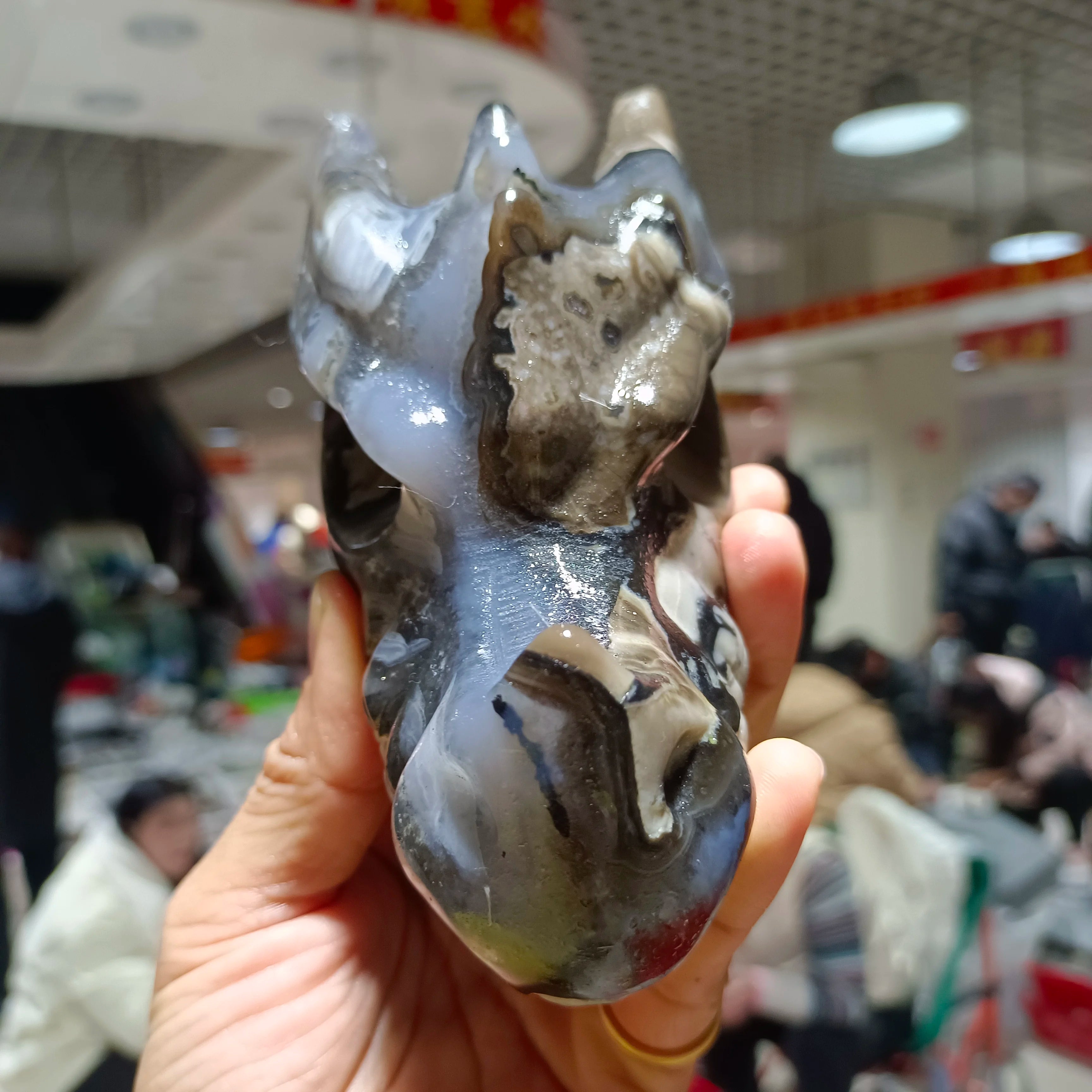 10-15cm Natural Fluorescent Agate Dragon Head Carving - Handcrafted Quartz Crystal Dragon Skull - Reiki Healing Stone for Meditation, Feng Shui & Mineral Collection - Perfect for Home Decor, Spiritual Healing & Gift Giving