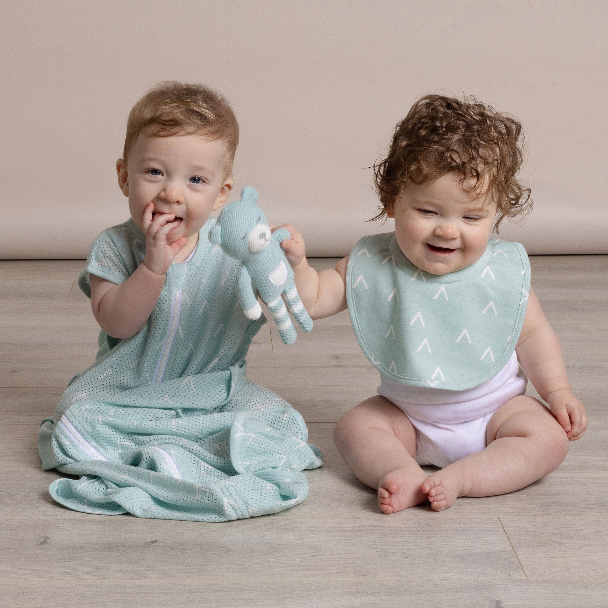 Nordic Style 2-Pack Knit Baby Rattles - Soft Dusty Sky & Mint Bear Toys for Newborns | Perfect for Nursery, Playtime & Baby Shower Gifts