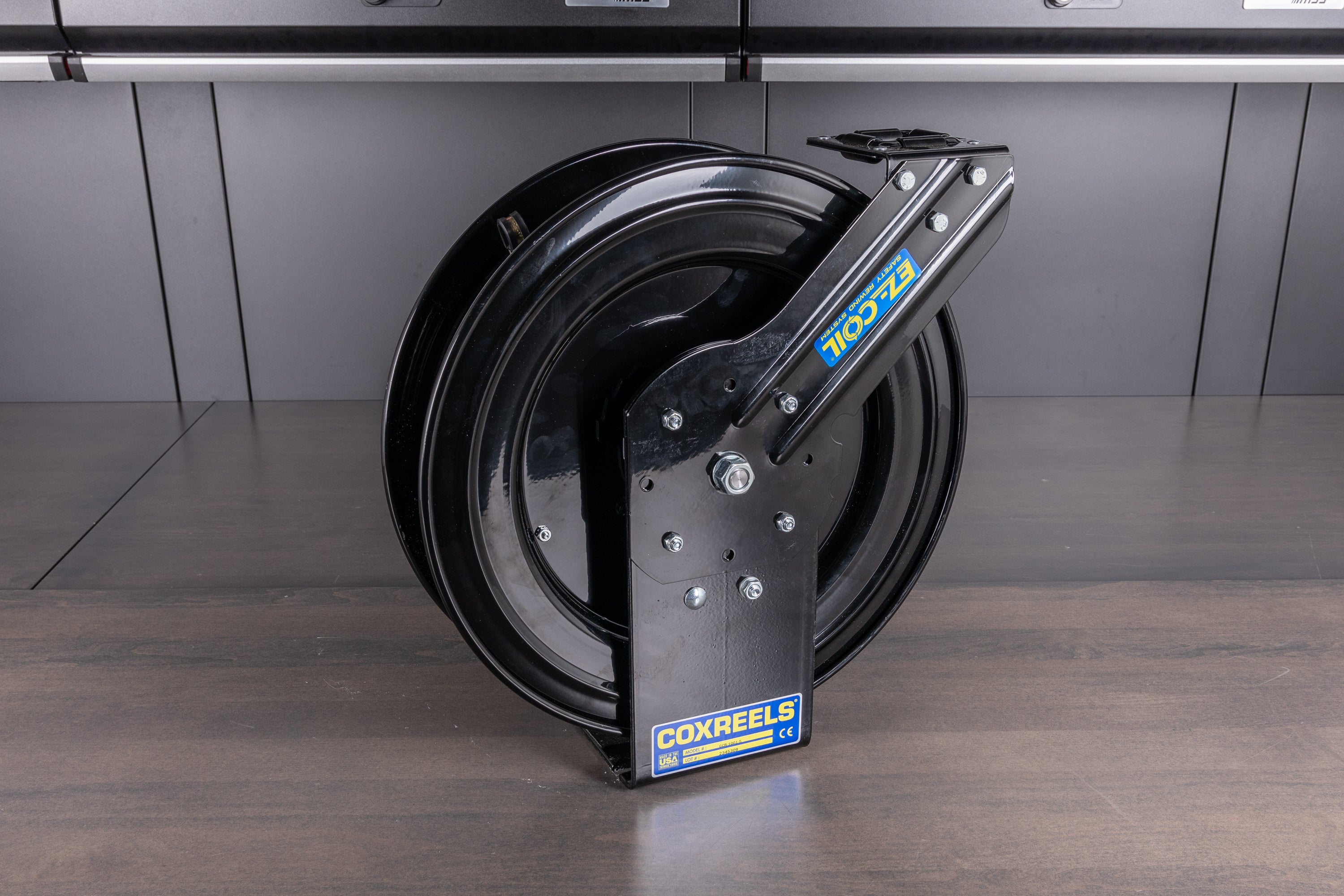 Premium Compressed Air Hose Reel Kit - Heavy Duty Gloss Black for Garage, Workshop & Industrial Use - Easy Installation & Tangle-Free Operation