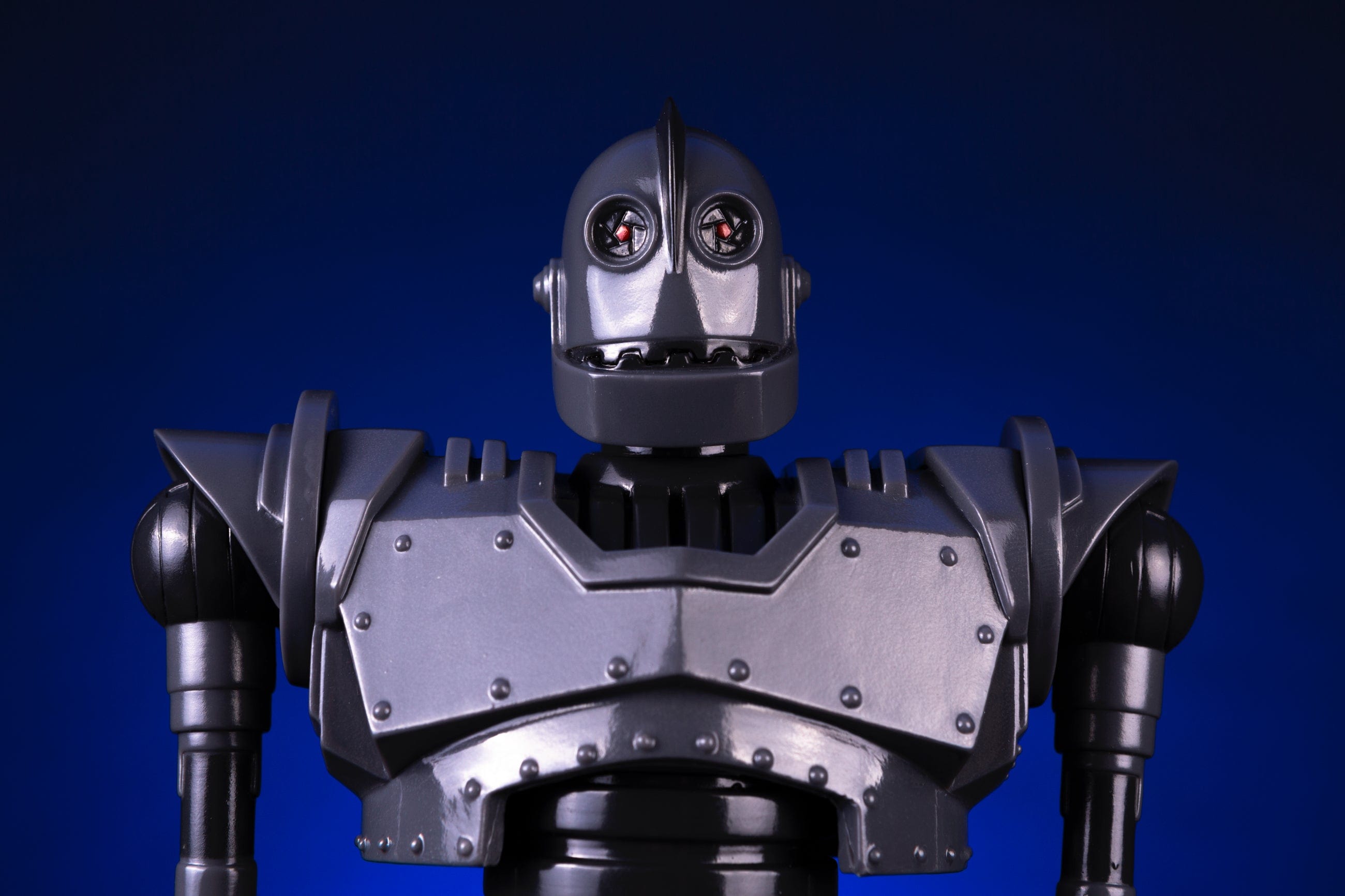 Iron Giant Soft Vinyl Figure Collectible - Mondo Exclusive Limited Edition - Perfect for Home Display, Office Decor & Anime Gift for Fans