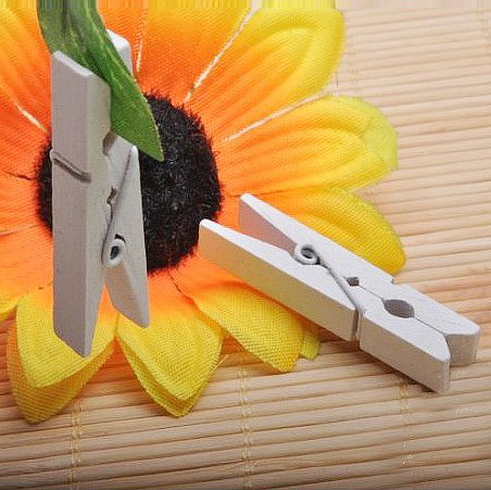 100-Pack Mini White Wooden Clips - Multipurpose Utility Clips for Photos, Crafts, Office & Home Organization - Ideal for DIY Projects, Scrapbooking, Bulletin Boards & Hanging Decorations