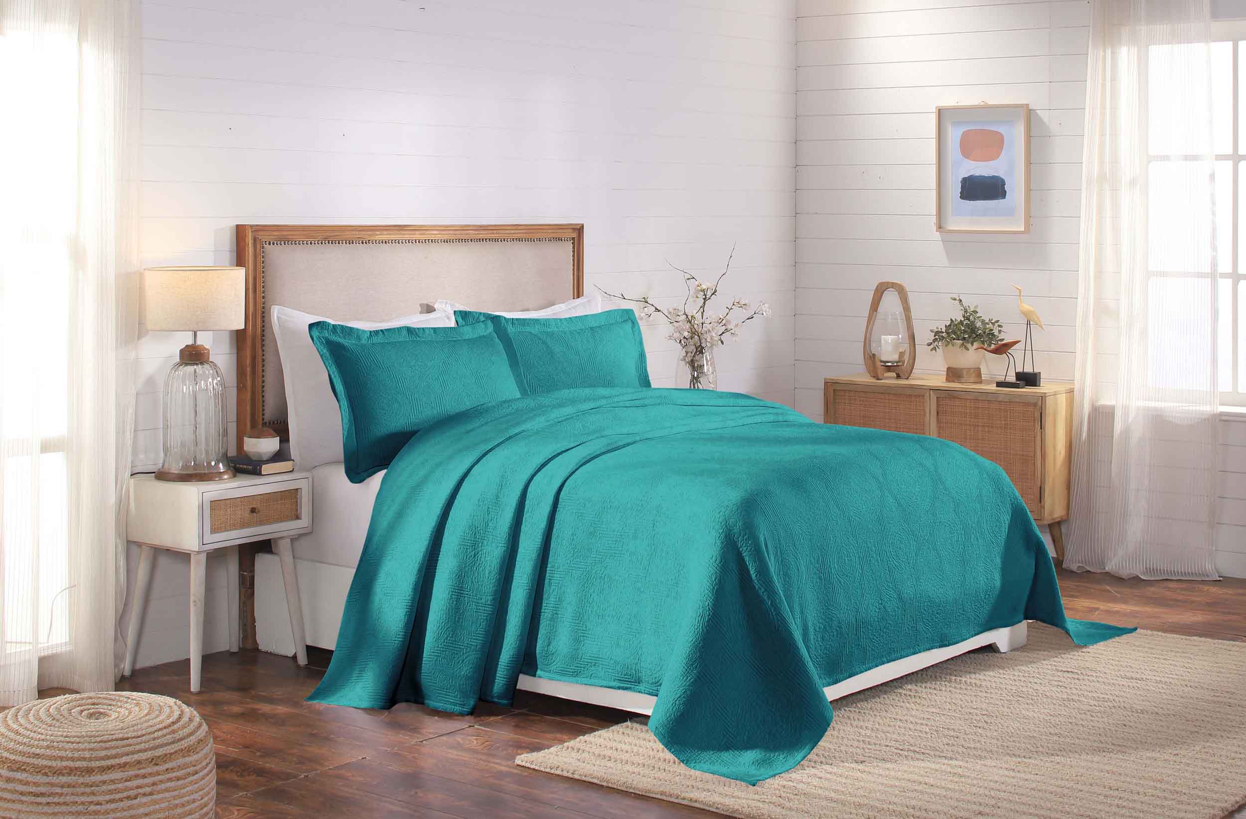 Victory Cotton Matelasse Bedspread Set with Scrolling Medallion Design - Lightweight & Breathable Queen Size Bed Cover - Perfect for Master Bedroom, Guest Room & Luxury Hotel Decor