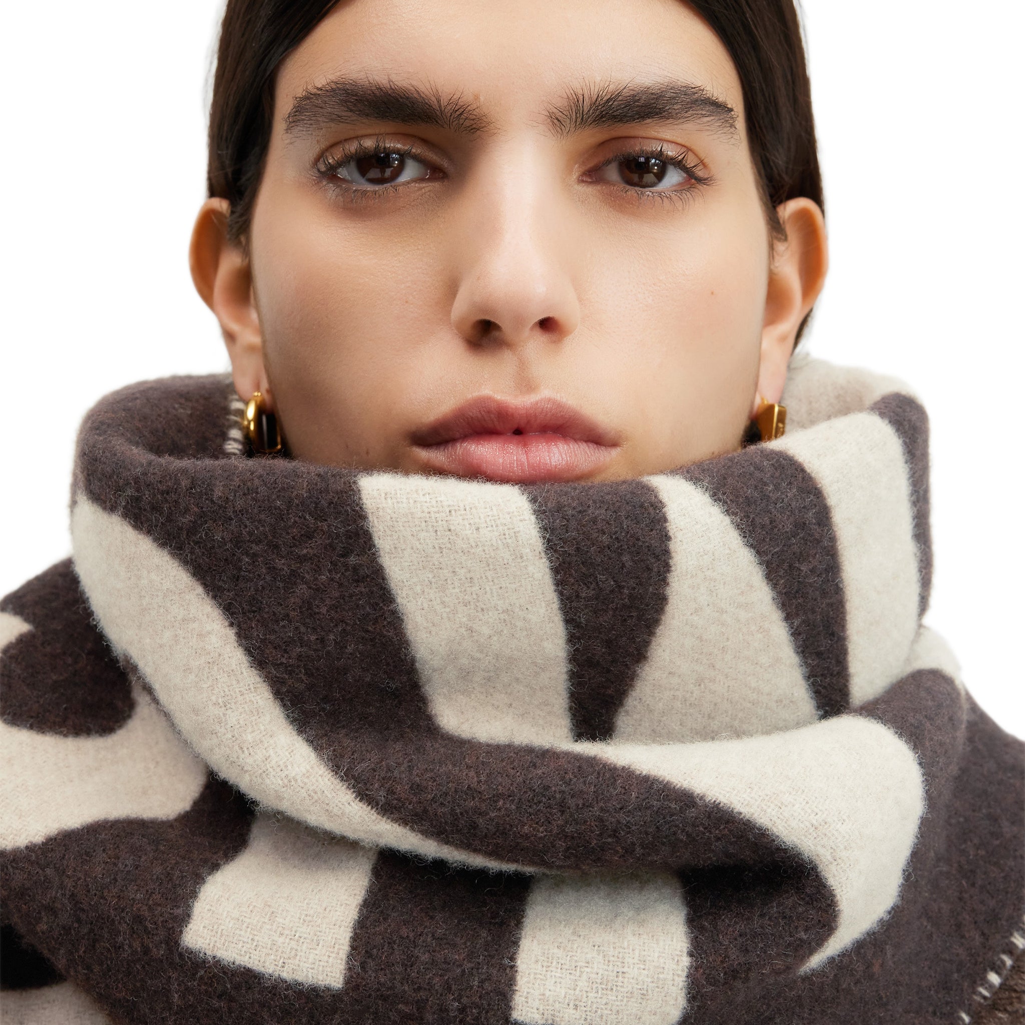 Jacquemus L'écharpe Fringe Logo Multi Brown Scarf - Stylish Winter Accessory for Women, Perfect for Cold Weather & Fashion Outfits