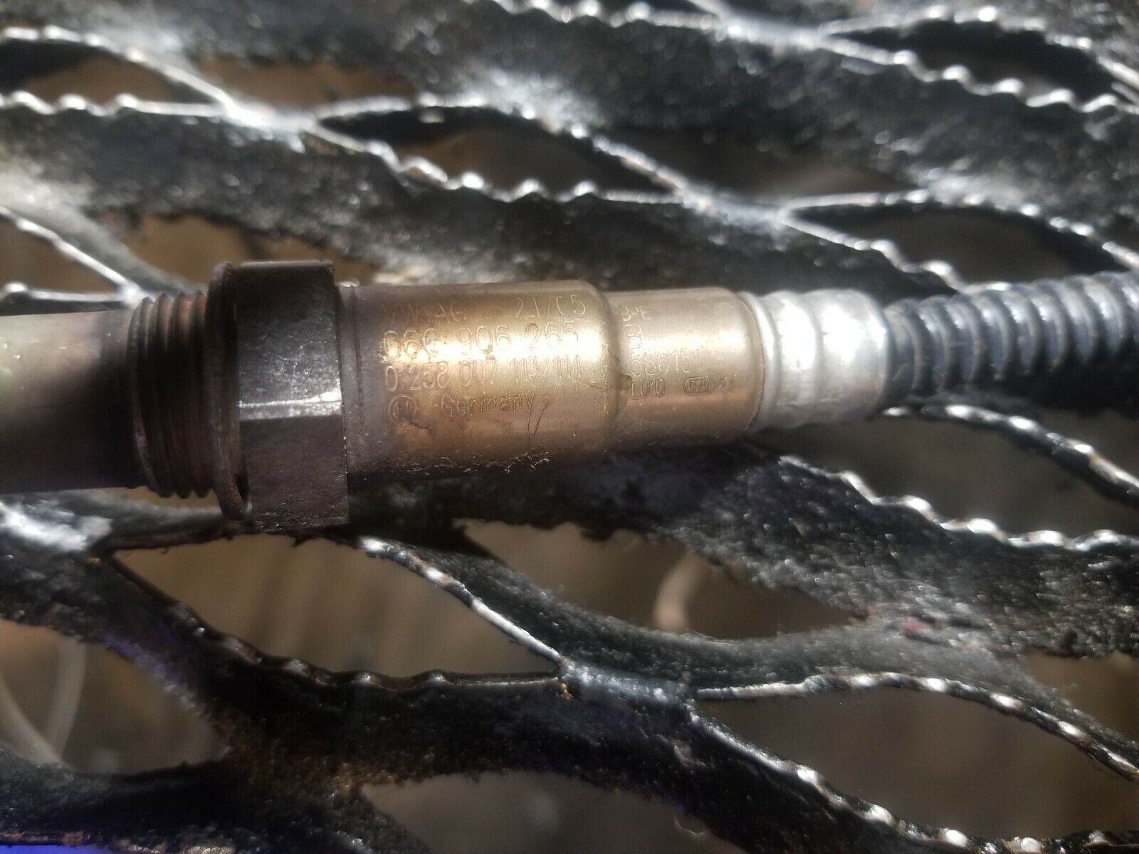 02-08 Audi A4 Oxygen O2 Sensor 06C906265B OEM Replacement - Compatible with 2002-2008 Audi A4 Models - Improve Engine Performance & Fuel Efficiency for Daily Driving & Highway Commutes