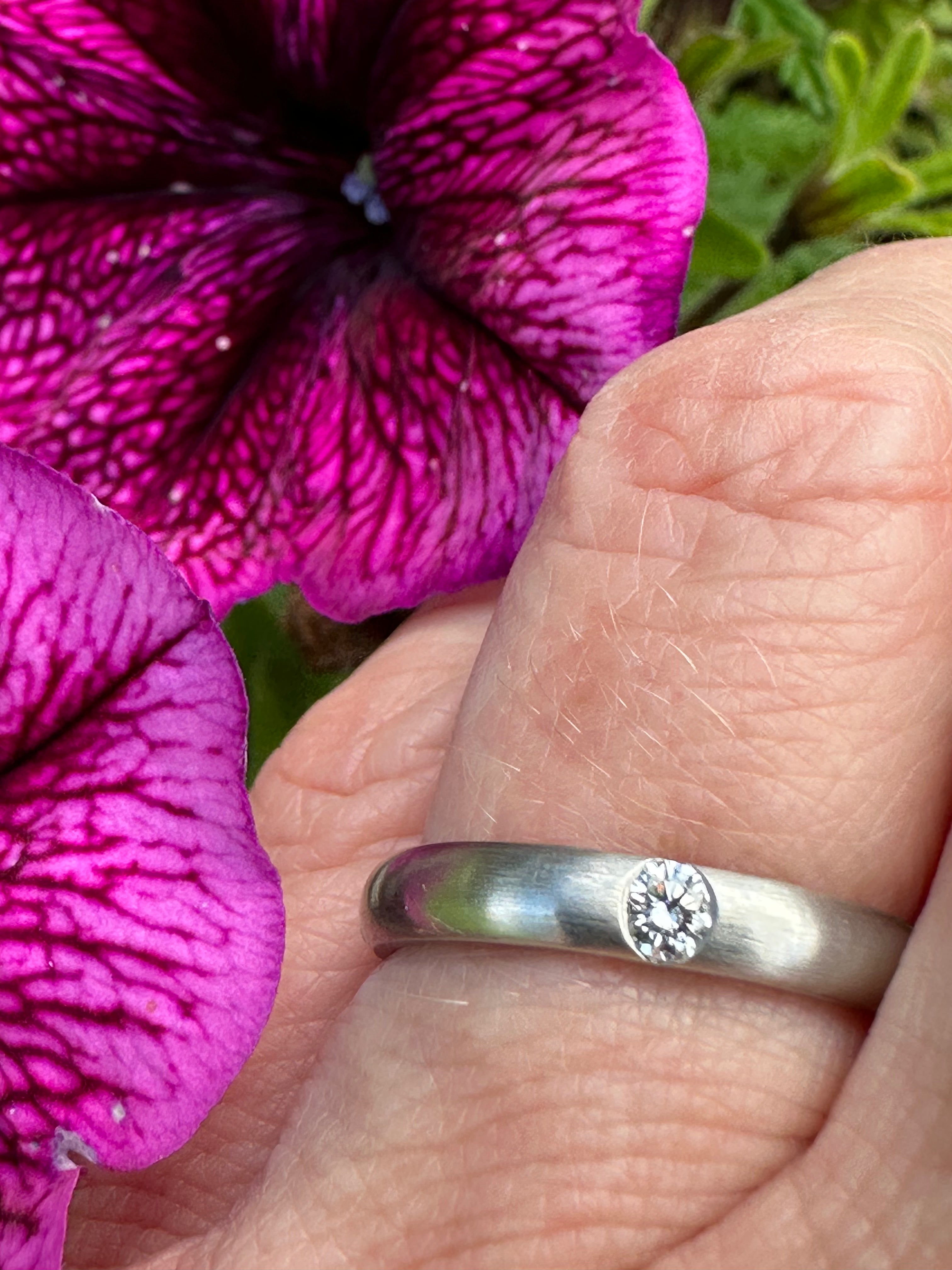 Platinum Diamond Ring for Women - 0.10ct TW VS1 Clarity Elegant Wedding Band, Anniversary Gift, Engagement Jewelry (Perfect for Proposals, Valentine's Day & Special Occasions)