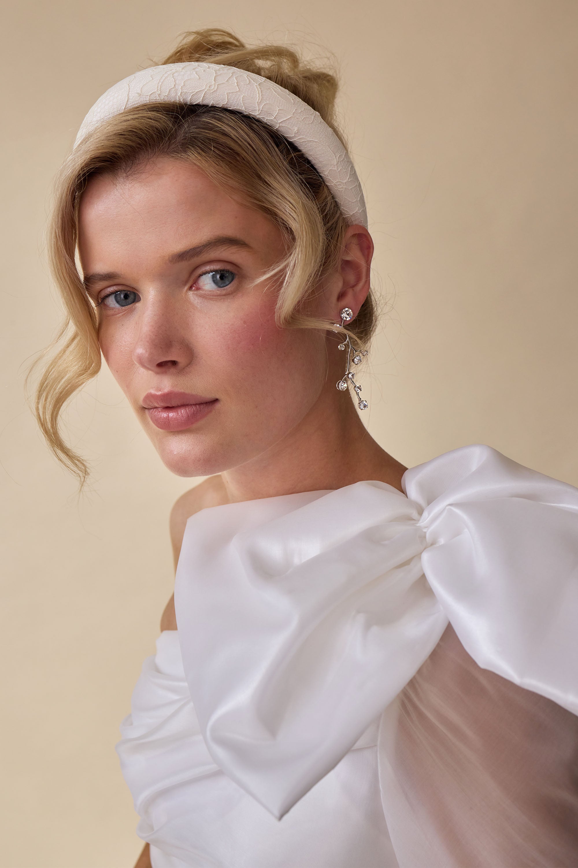 Elegant Robyn Lace Headband for Women - Fashionable Hair Accessory for Weddings, Parties & Everyday Wear