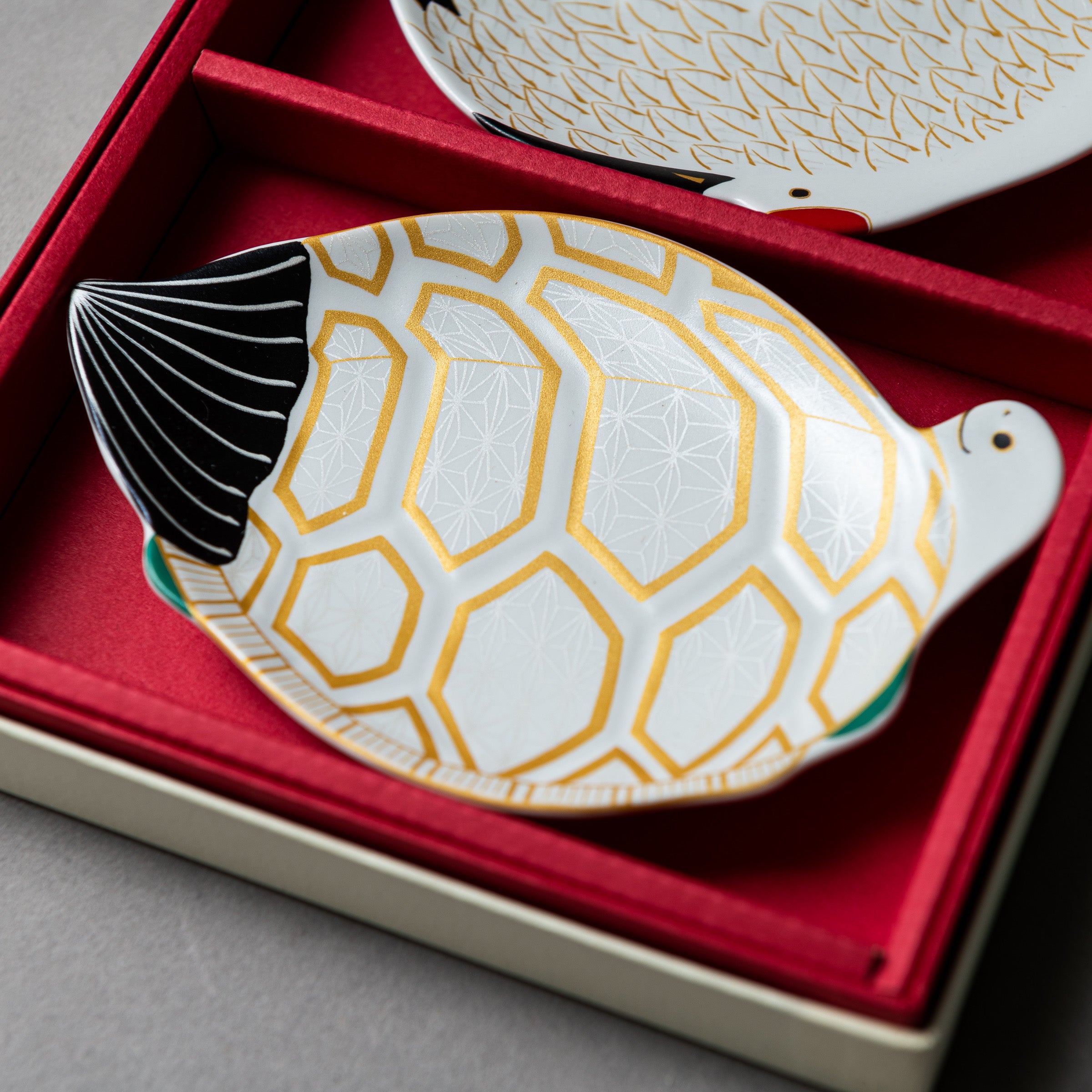 Japanese Arita Ware Crane & Tortoise Ceramic Plate Gift Set - 13.5cm, Set of 2 - Elegant Dinnerware for Special Occasions & Home Decor