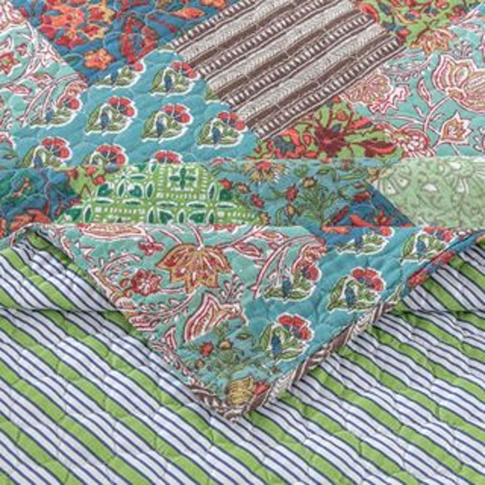 Greenland Home Reversible Boho Style Throw Quilt - 50x60 Inches - Jade & White Jasmine Pattern - Lightweight Bedspread for Sofa, Bed, Dorm or Outdoor Picnic