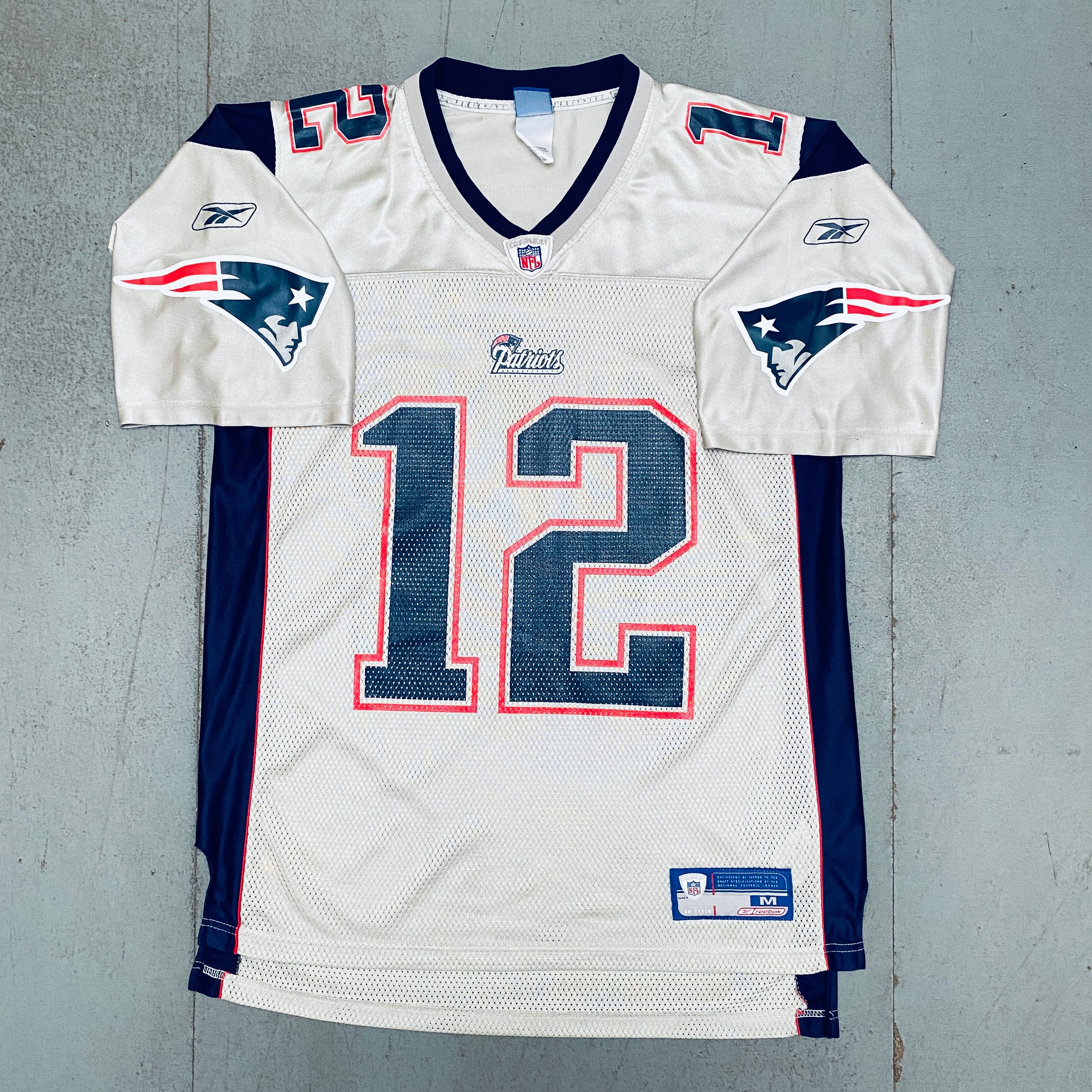 Authentic Tom Brady 2003/04 New England Patriots Silver Replica Jersey (Size M) - Perfect for NFL Games, Fan Collections & Sports Memorabilia Displays