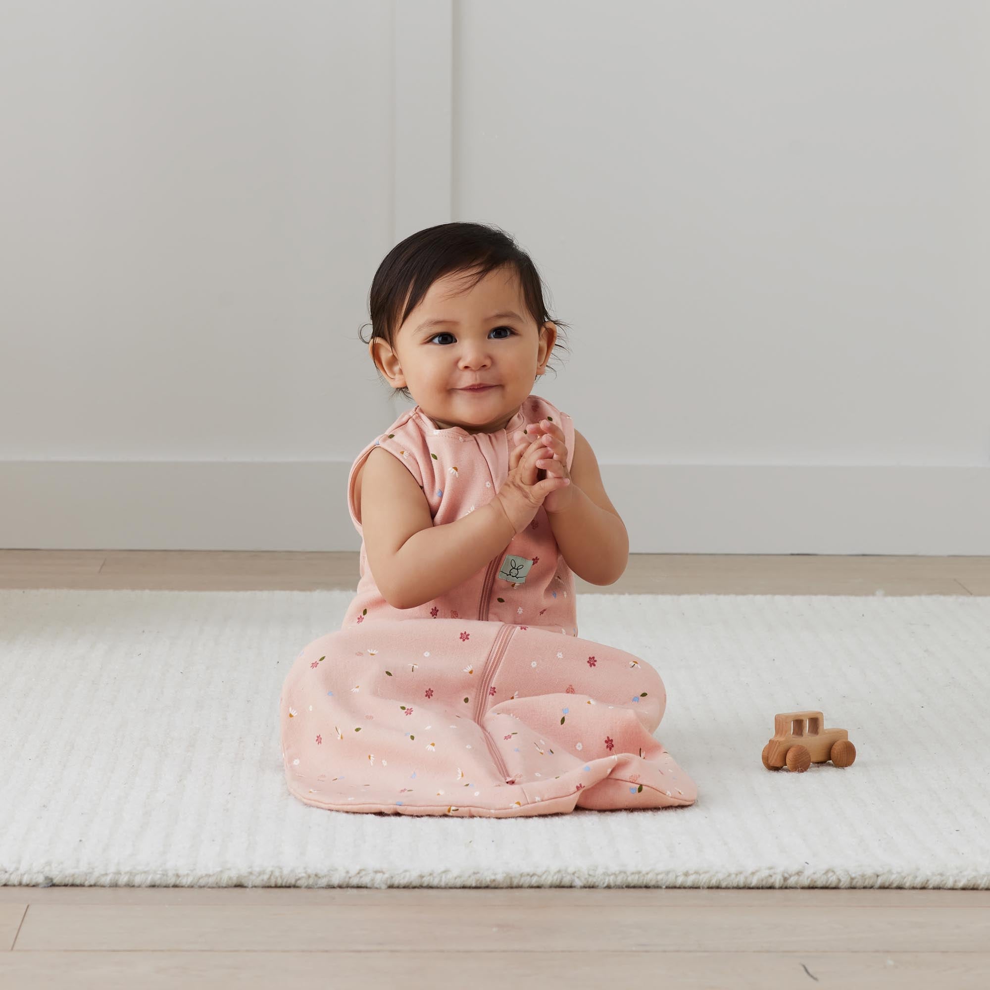 ErgoPouch TOG 1.0 Baby Sleeping Bag with Daisy Print - Soft & Breathable for Safe Infant Sleep | Perfect for Nursery, Daycare & Travel