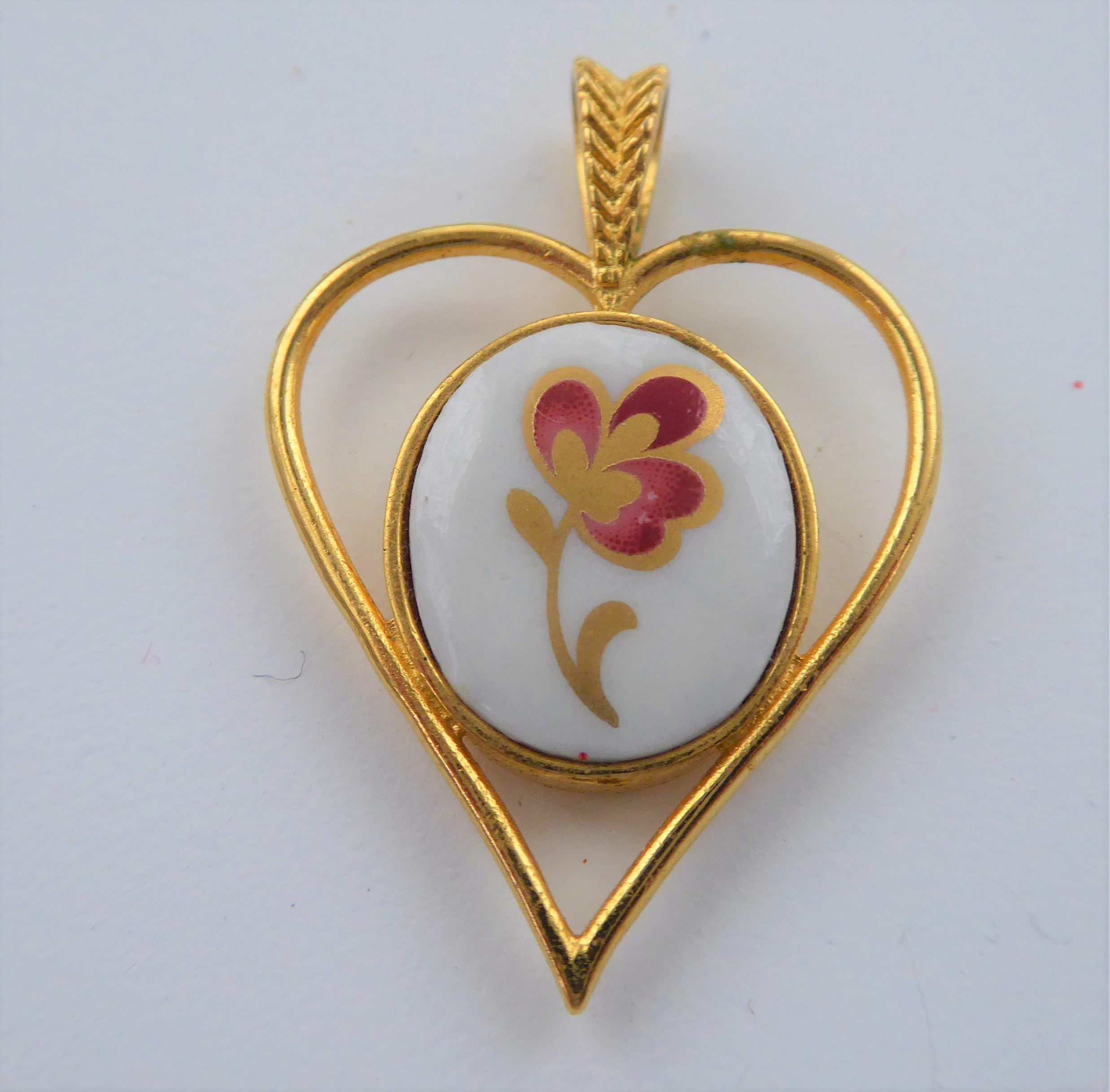 Vintage Villeroy & Boch Heart Pendant Necklace - 1980s Red Flower Design with 24kt Gold Plating by Danbury Mint | Perfect for Valentine's Day Gifts, Anniversary Presents & Retro Jewelry Collectors