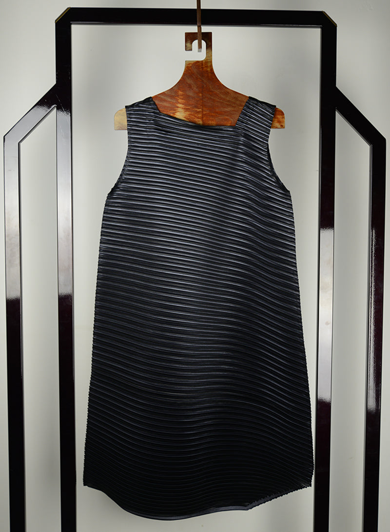 Issey Miyake Pleats Please Black Pleated Dress Size 46 - Elegant & Comfortable for Work, Parties & Special Occasions
