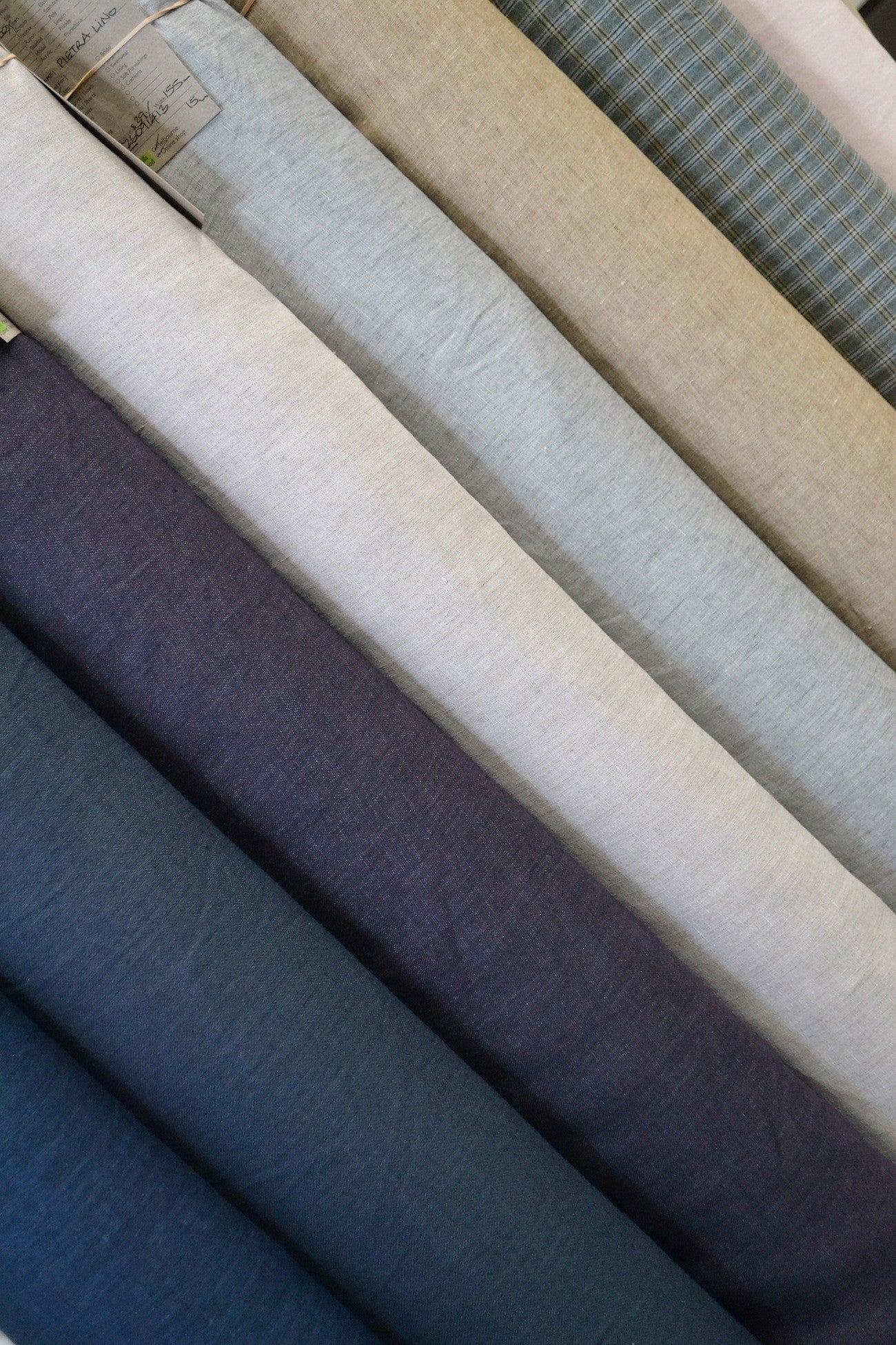 Blu Mare Lino - Premium Italian Linen Fabric for Fashion & Home Decor | Perfect for Dresses, Curtains & Tablecloths