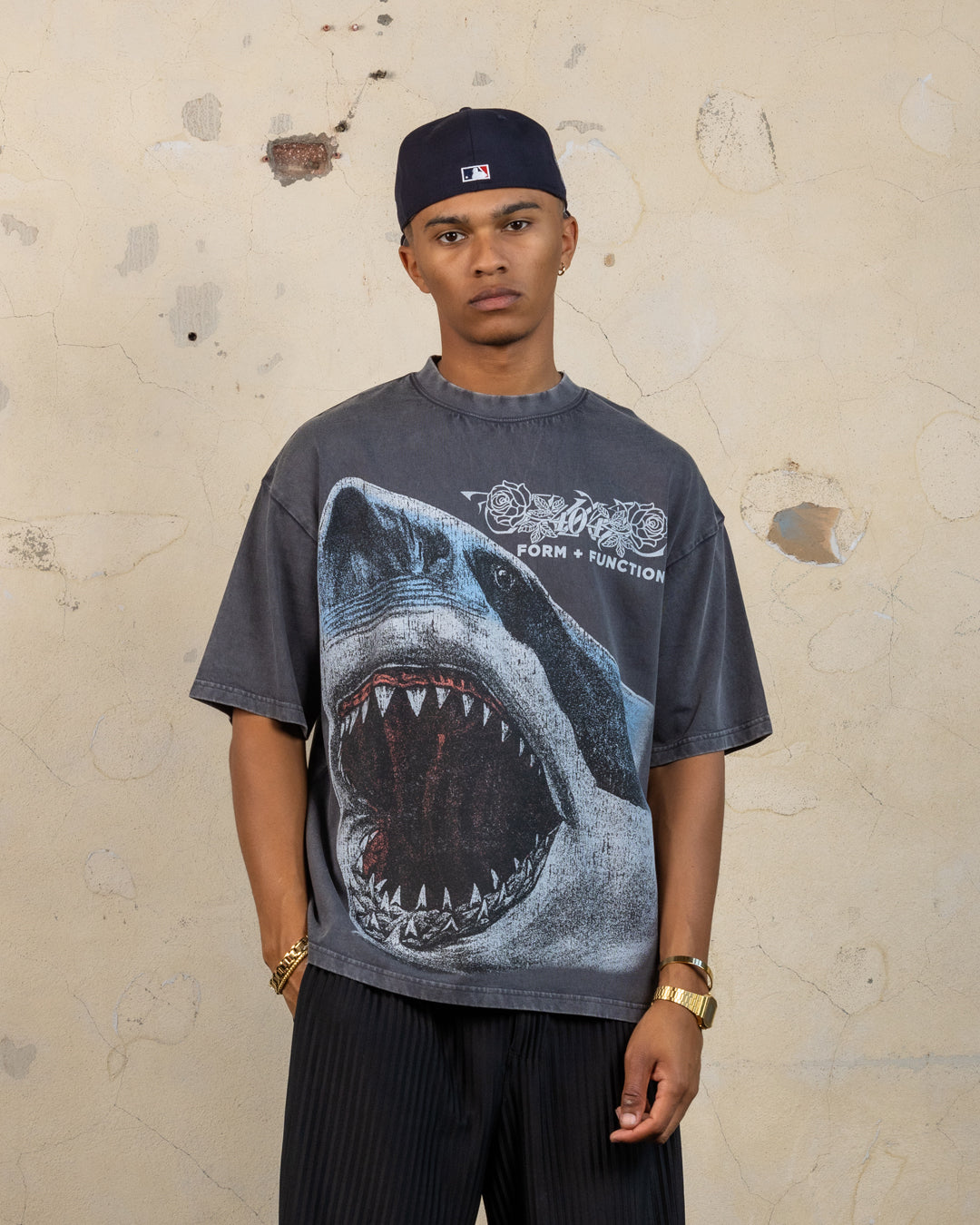 404 Riptide Vintage Graphic T-Shirt - Charcoal Gray Cotton Tee for Men - Casual Streetwear & Retro Style Outfits