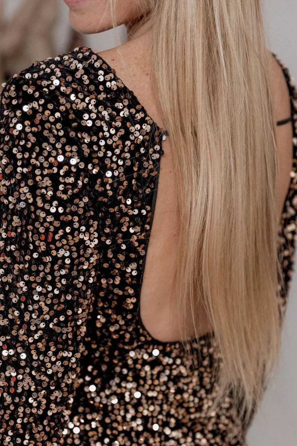 Sparkly Backless Sequin Party Dress for Women - Elegant Round Neck Long Sleeve Formal Gown for Evening Events, Prom, Cocktail Parties & Special Occasions