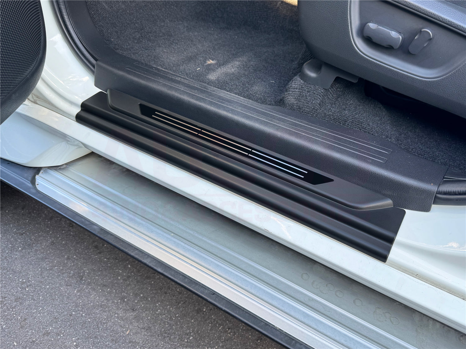 Premium Double Layer All-Weather Car Floor Mats & Black Door Sill Protectors for Mitsubishi Pajero Sport 2015-2023 Models (5 & 7 Seats) - Heavy Duty Protection for Off-Road, Snow, Mud & Daily Driving