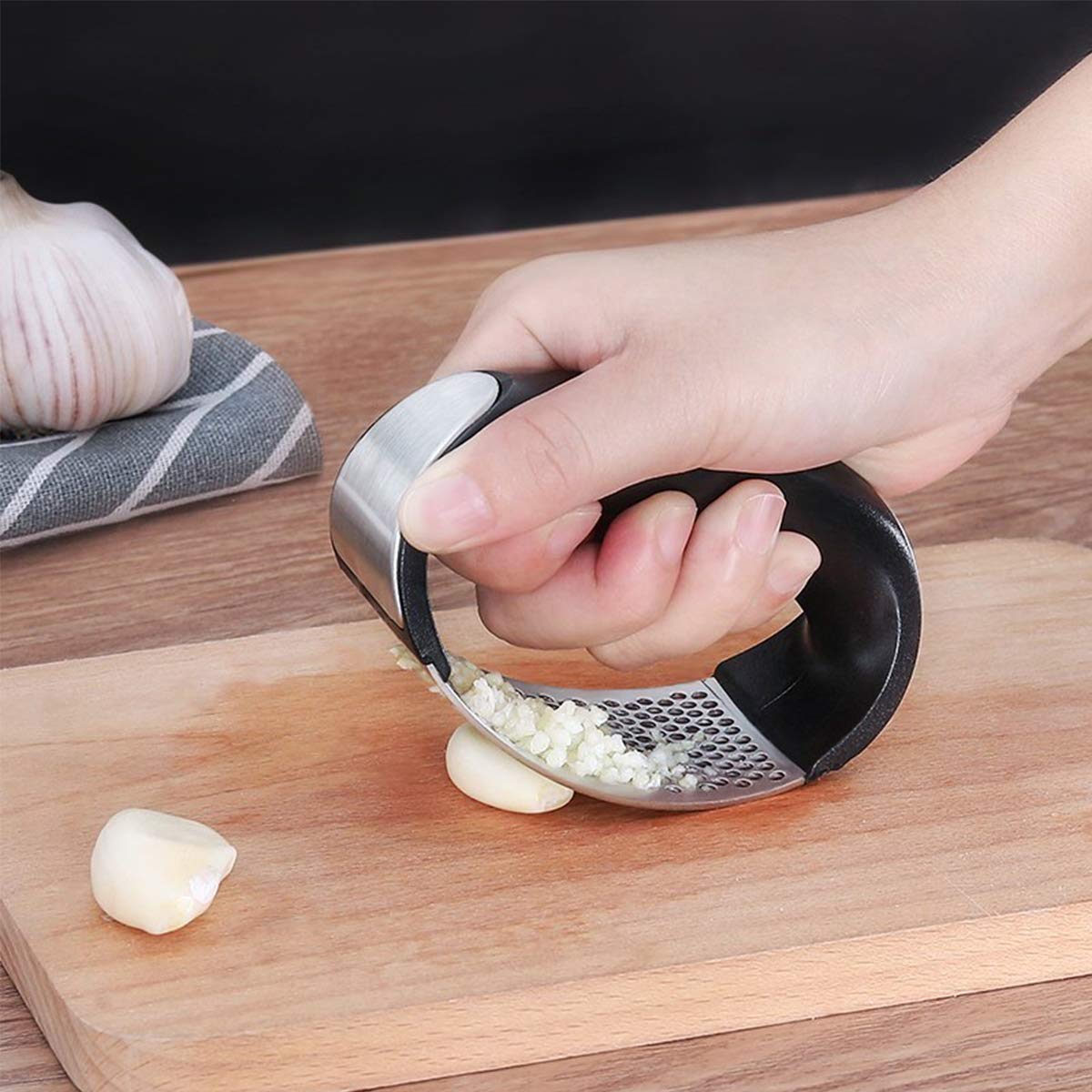 Stainless Steel Garlic Press & Crusher - Heavy Duty Kitchen Garlic Chopper, Dishwasher Safe - Perfect for Cooking, Meal Prep & Garlic Lovers