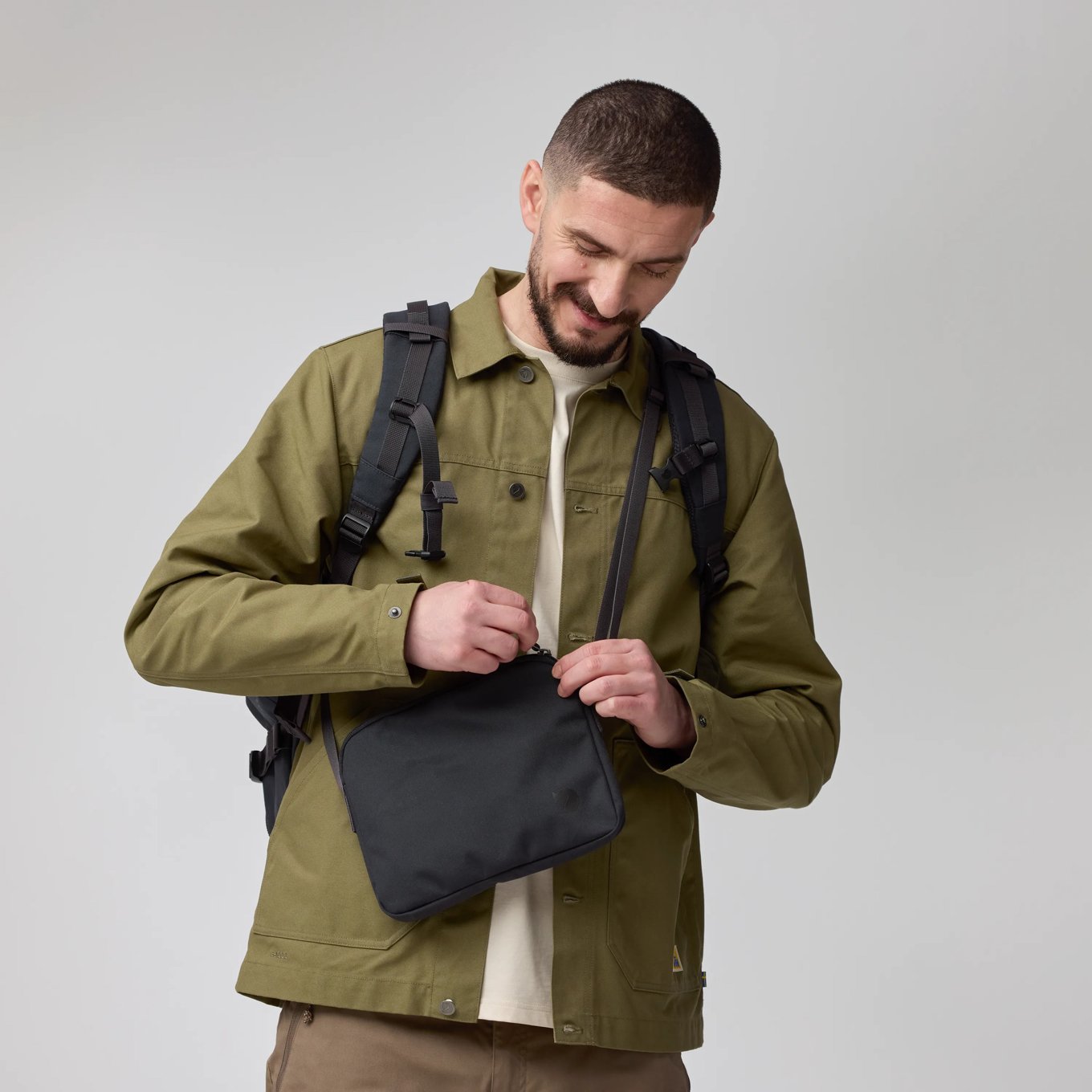 Fjallraven Farden Carry On Backpack - Lightweight Travel Backpack for Men & Women, Water-Resistant Hiking Daypack - Perfect for Airplane, Camping, and Outdoor Adventures