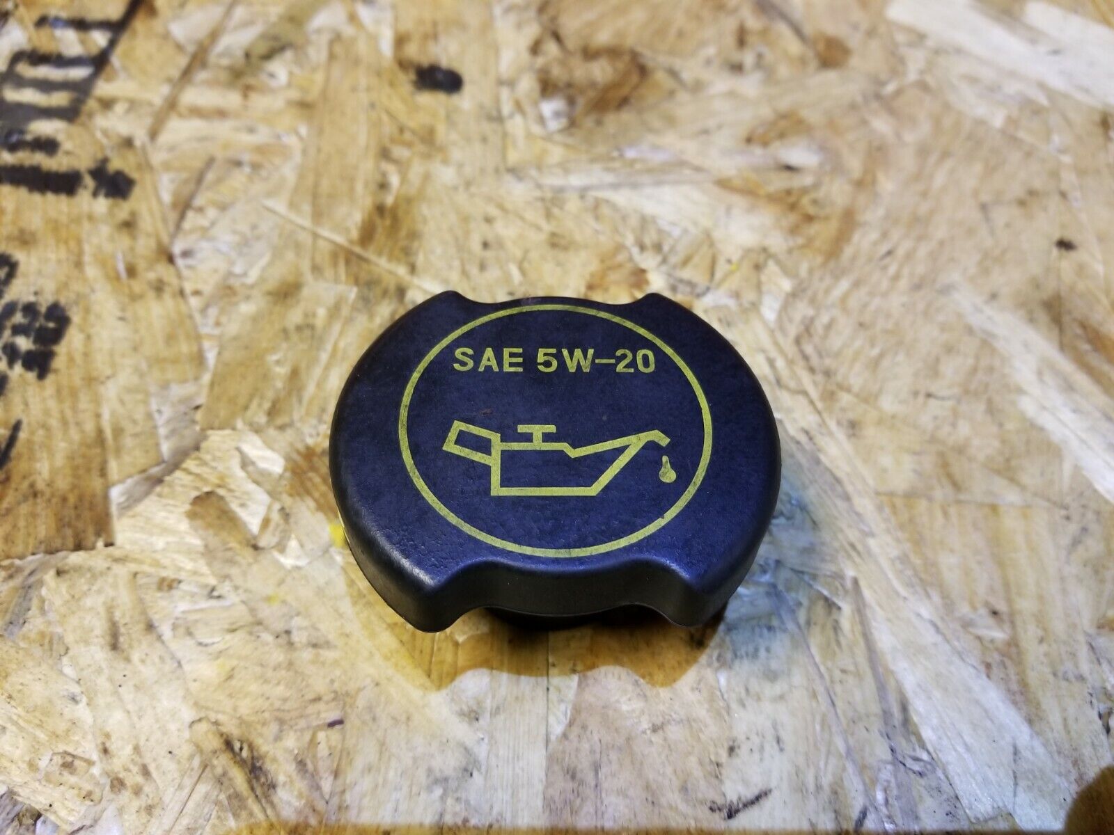 02-07 Ford Escape 3.0L Engine Oil Filler Cap Replacement - OEM Quality Part for 2002-2007 Ford Escape - Perfect for Engine Maintenance & DIY Car Repair