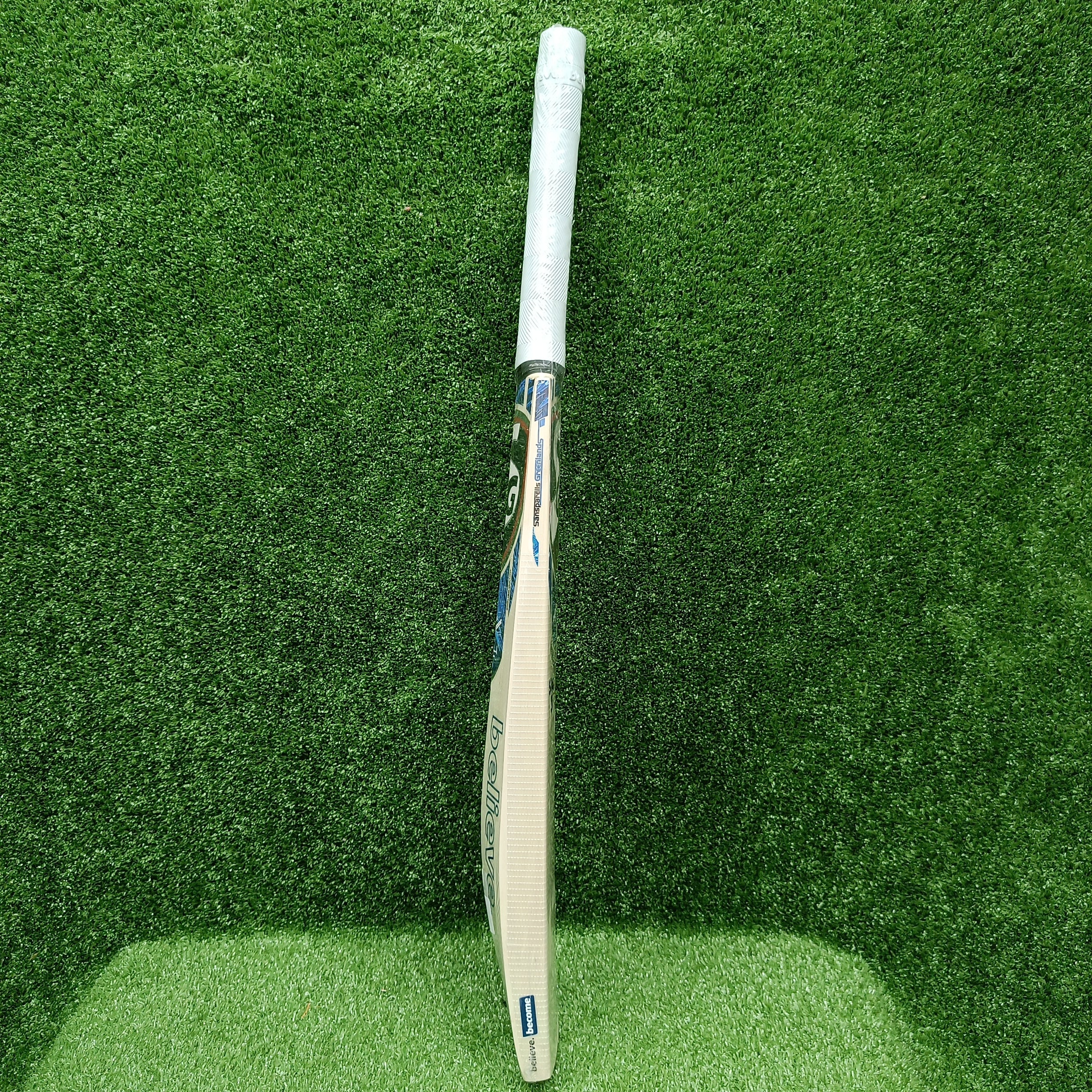 SG Hiscore Xtreme Junior/Youth Cricket Bat - Lightweight & Durable for Young Players - Perfect for Practice, Matches & Training Sessions