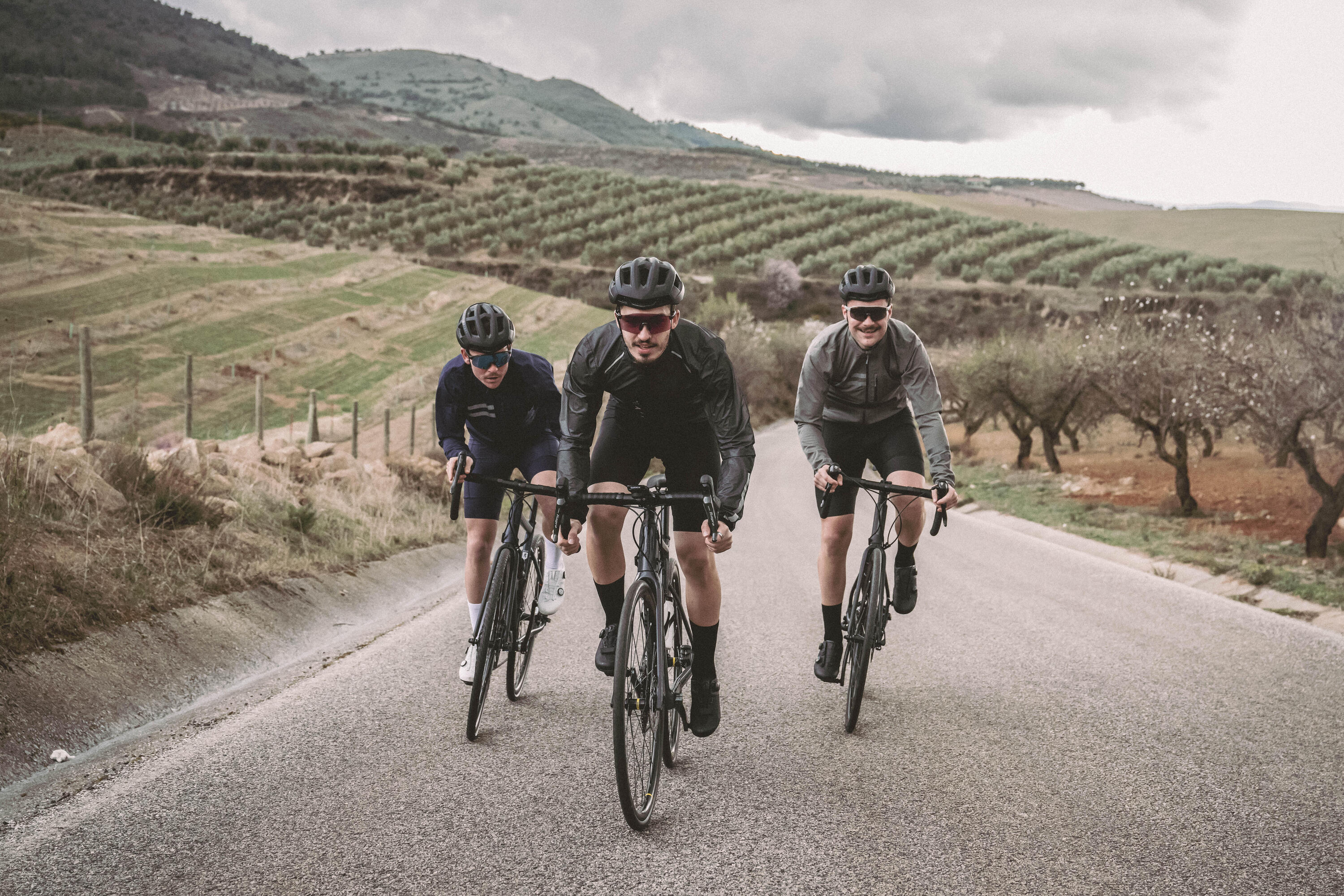 Van Rysel Men's Ultralight Waterproof Cycling Jacket - Breathable Windproof Bike Jacket for Outdoor Sports & Commuting - Perfect for Road Cycling, Mountain Biking & Urban Commute