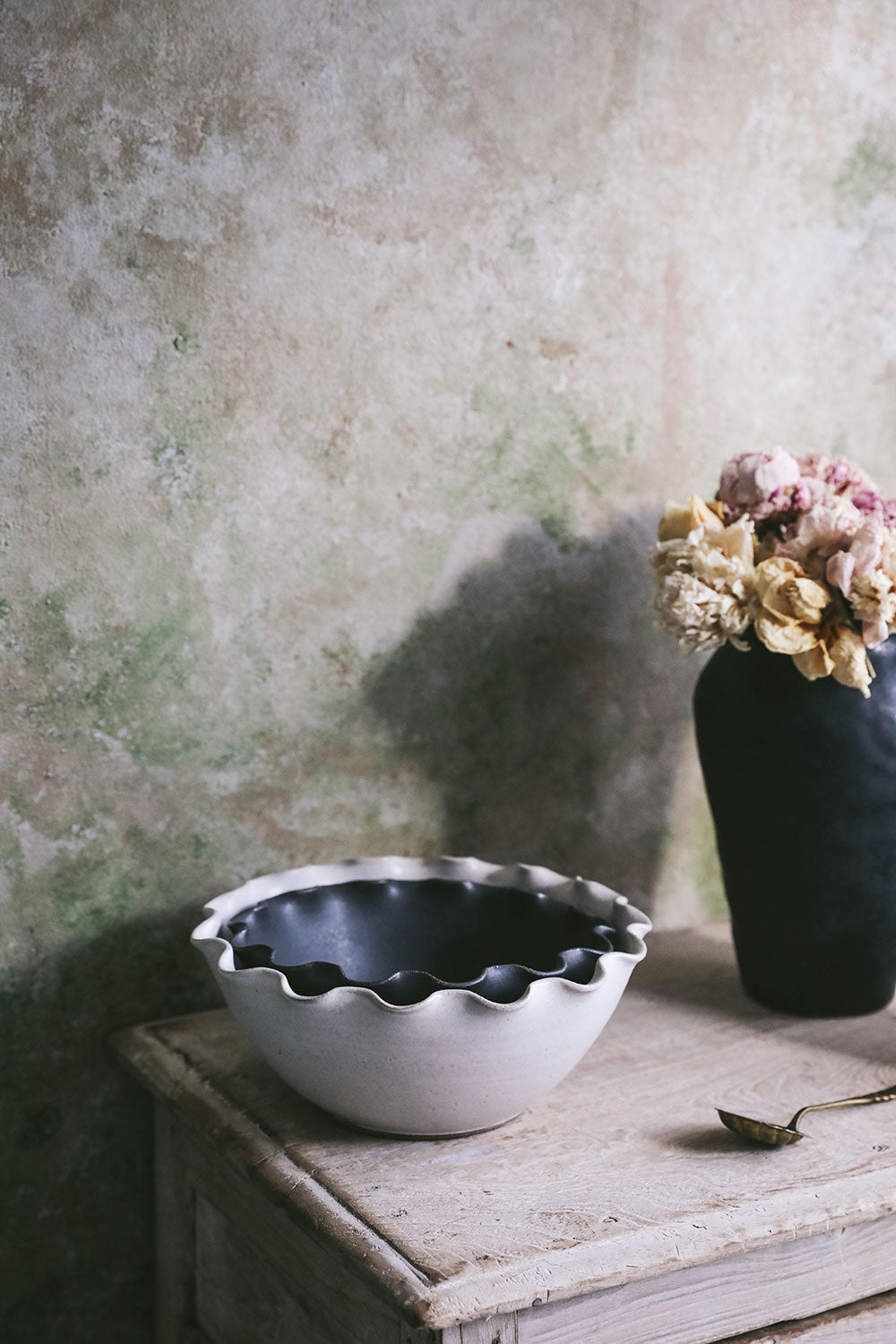 Premium Black Ceramic Wave Bowl - Elegant Serving Dish for Salads, Snacks & Desserts - Perfect for Dinner Parties & Home Decor