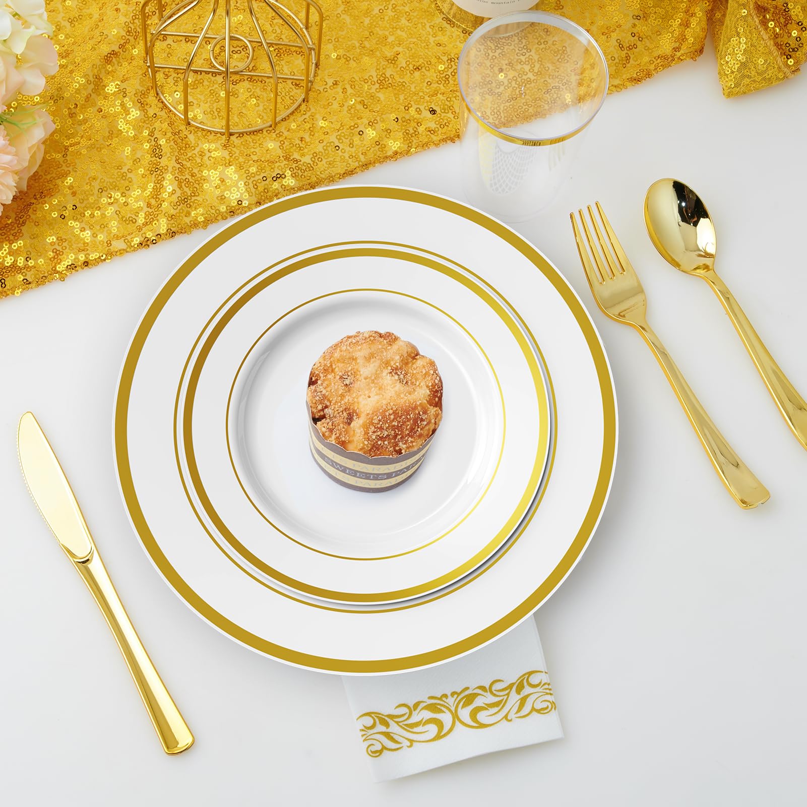 700-Piece Gold Disposable Dinnerware Set - 200 Plastic Plates, 300 Gold Plastic Cutlery, 100 Cups & 100 Napkins - Elegant Party Tableware for Halloween, Christmas, Thanksgiving Celebrations - Perfect for Weddings, Birthdays, and Special Events