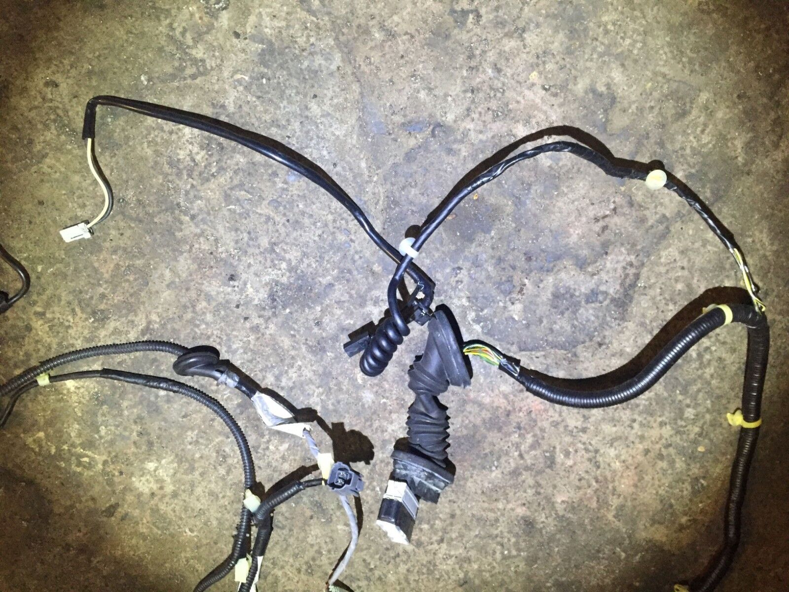 02-06 Honda CR-V CRV Rear Tailgate Wiring Harness OEM Replacement - Perfect for Electrical Repairs & DIY Car Maintenance