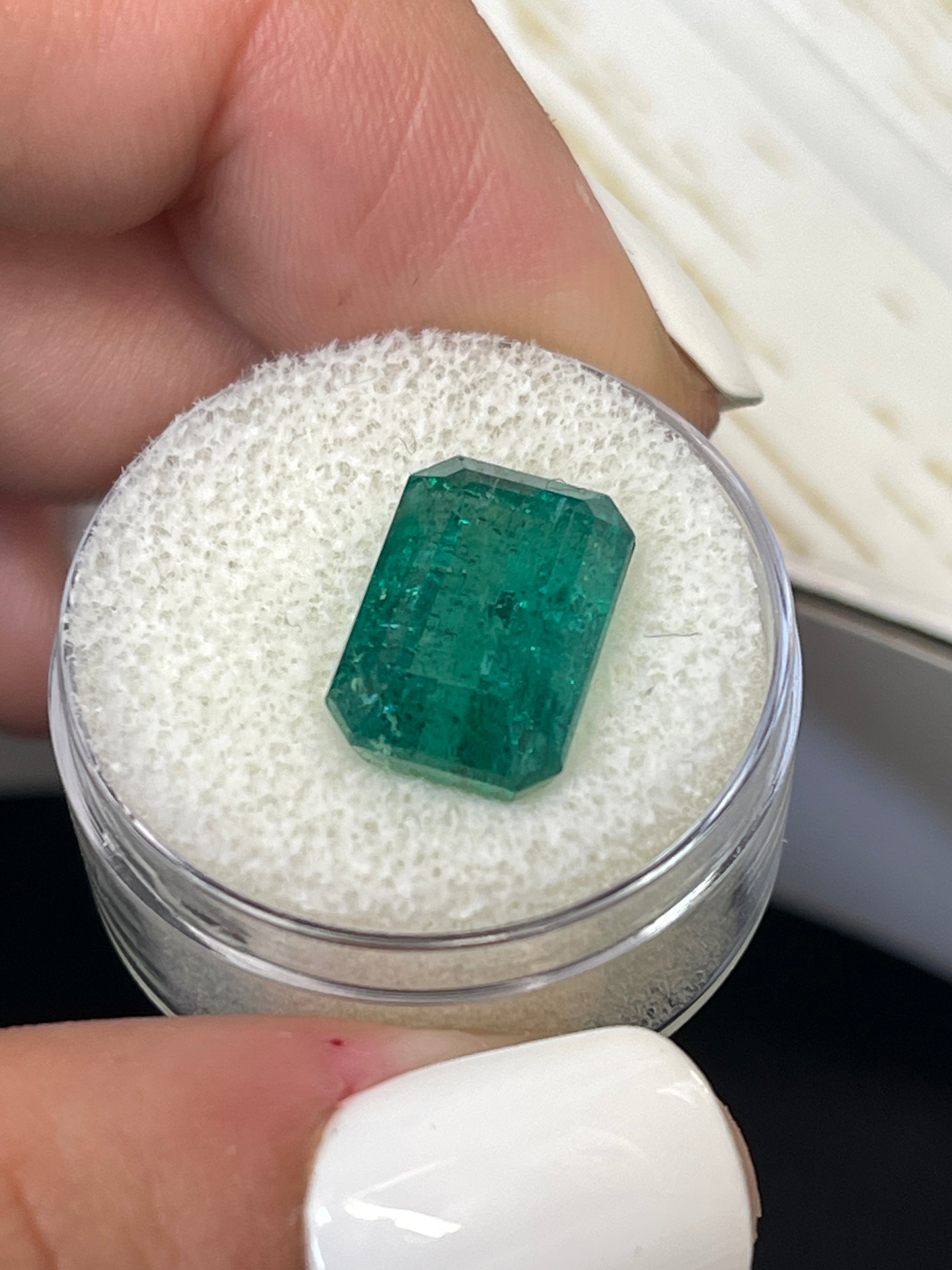 7.96 Carat 14x9mm Elongated Green Natural Loose Zambian Emerald Gemstone for Jewelry Making - Perfect for Engagement Rings, Earrings & Necklaces