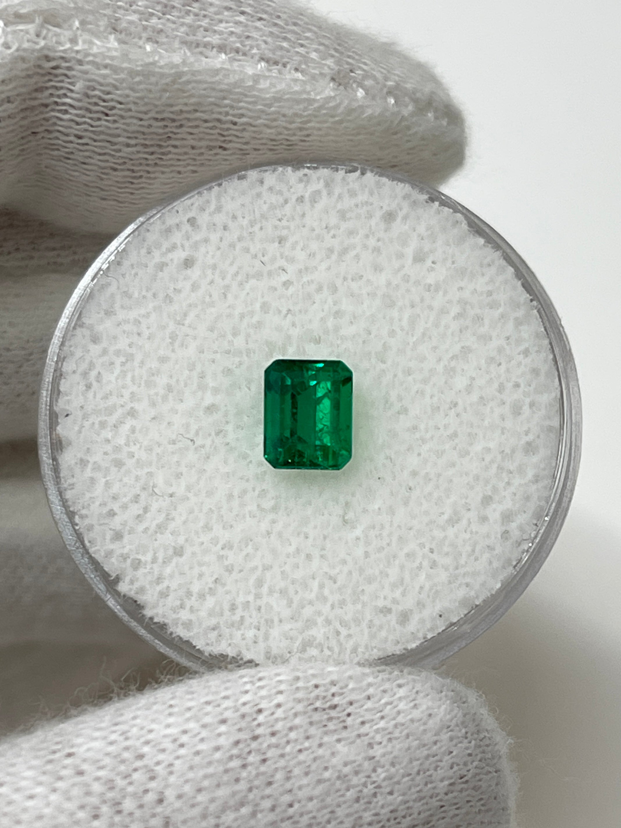 0.85 Carat AAA+ Colombian Loose Emerald Gemstone - 5.8x4.7mm Emerald Cut for Jewelry Making, Engagement Rings & Luxury Gifts