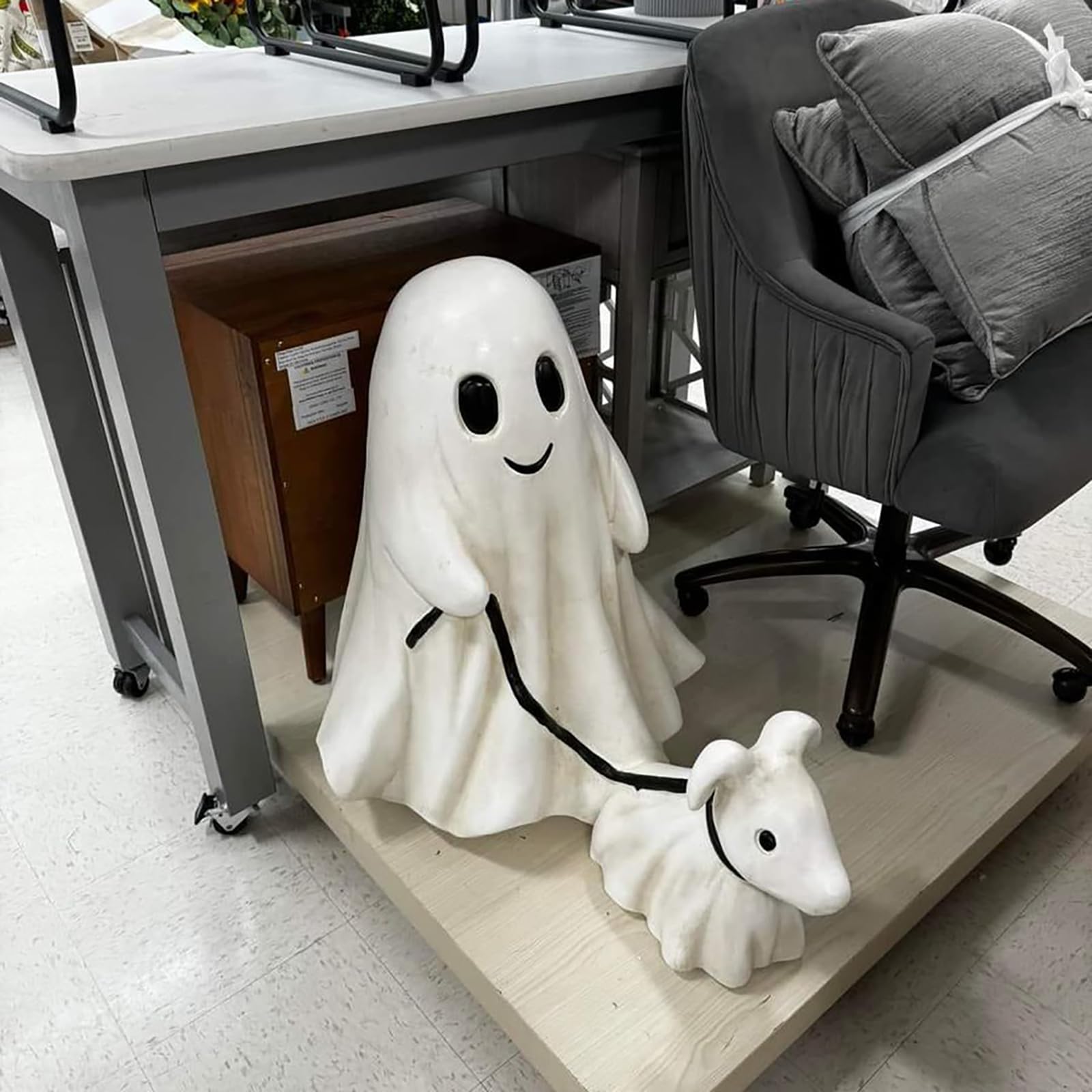 Halloween Ghost Walking Dog Statue - Spooky Cute Dog Figurine Decor for Indoor, Outdoor, Office & Tabletop (25x20x15cm) - Perfect for Halloween Party, Home Decor & Gift Giving