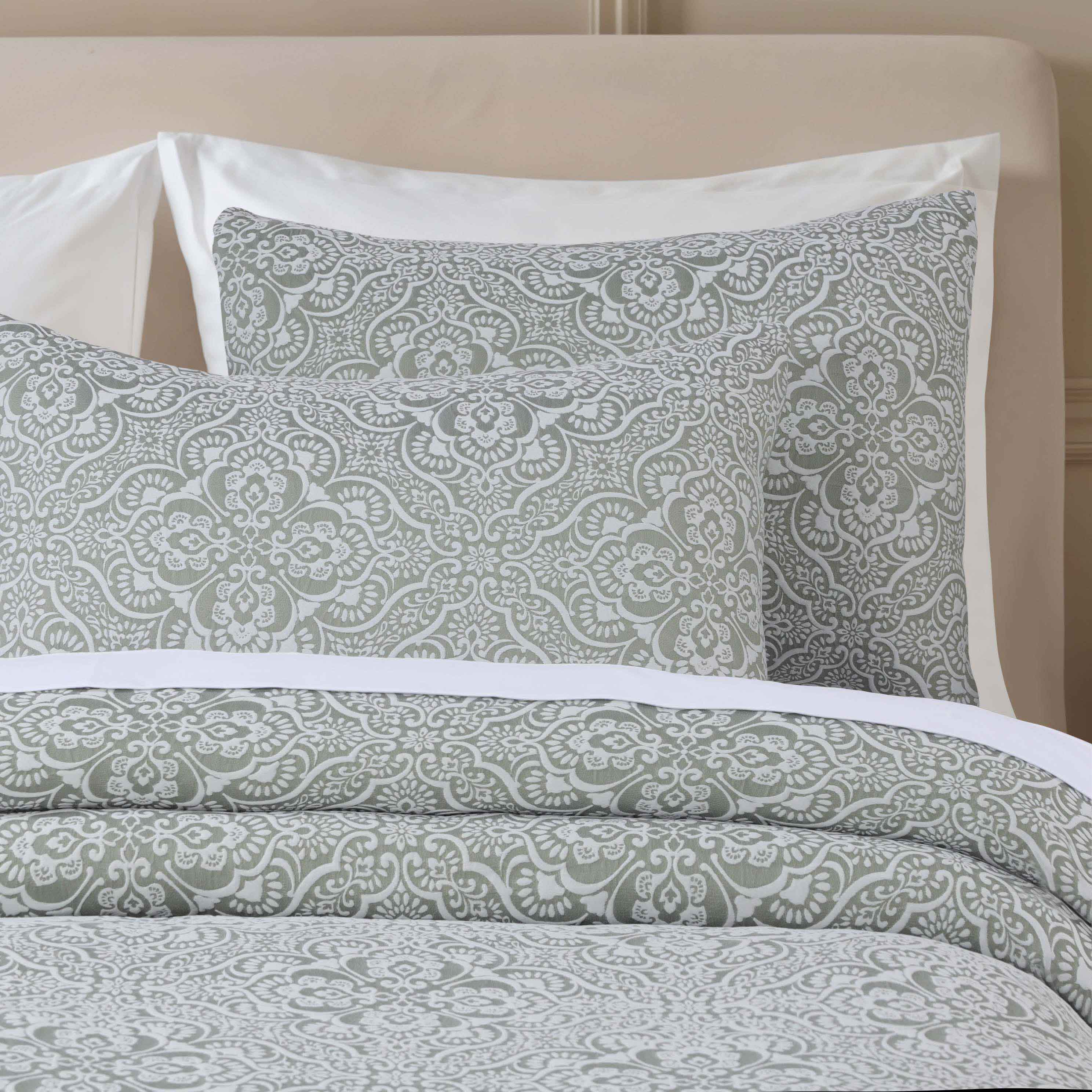 Enzy Medium Weight Floral Matelasse Bedspread & Sham Set - Queen Size Luxury Bedding for Master Bedroom, Guest Room & Hotel Decor