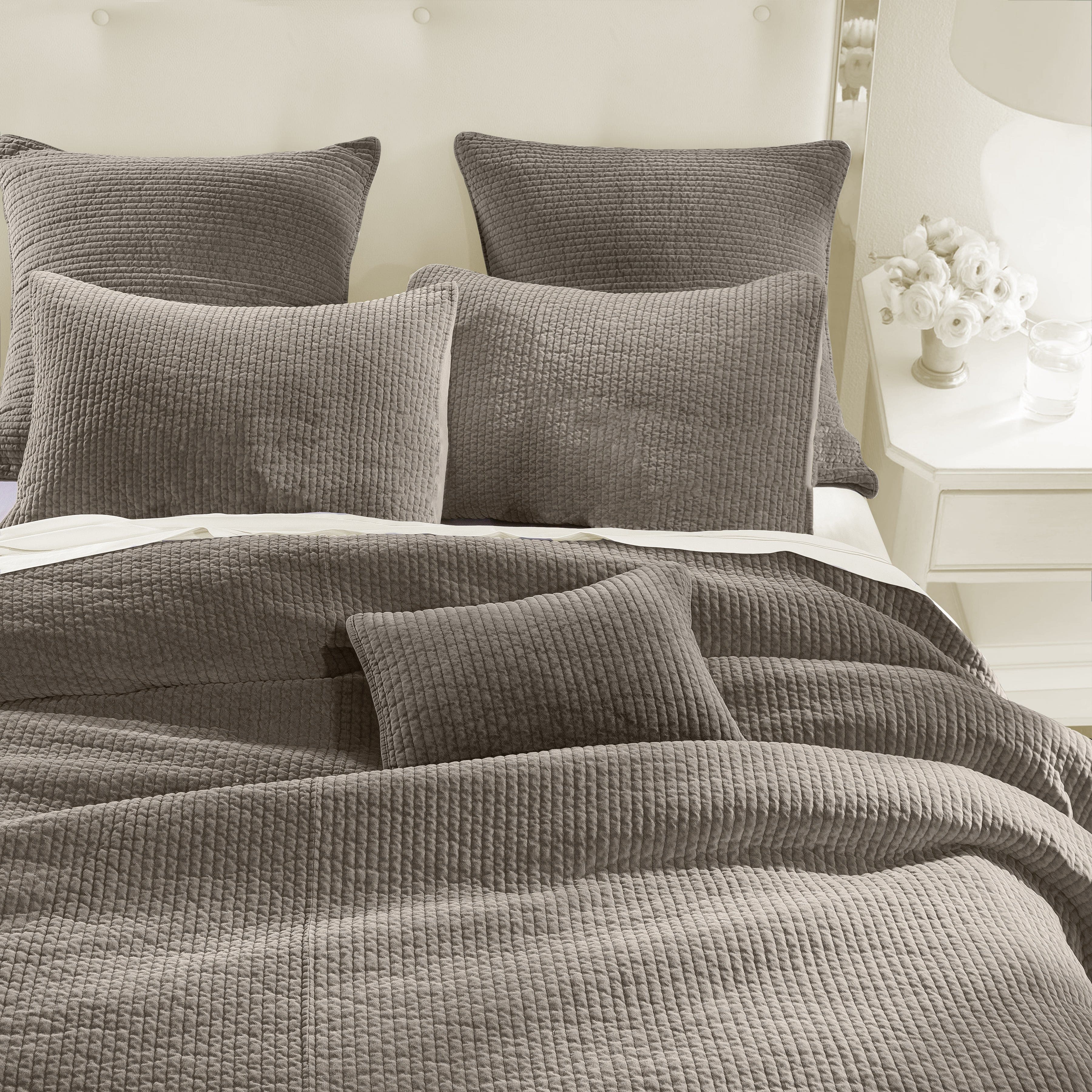Luxury Stonewashed Cotton Velvet Quilt - Soft & Breathable Bedding Set for All Seasons - Perfect for Master Bedroom, Guest Room, or Cozy Living Room Decor