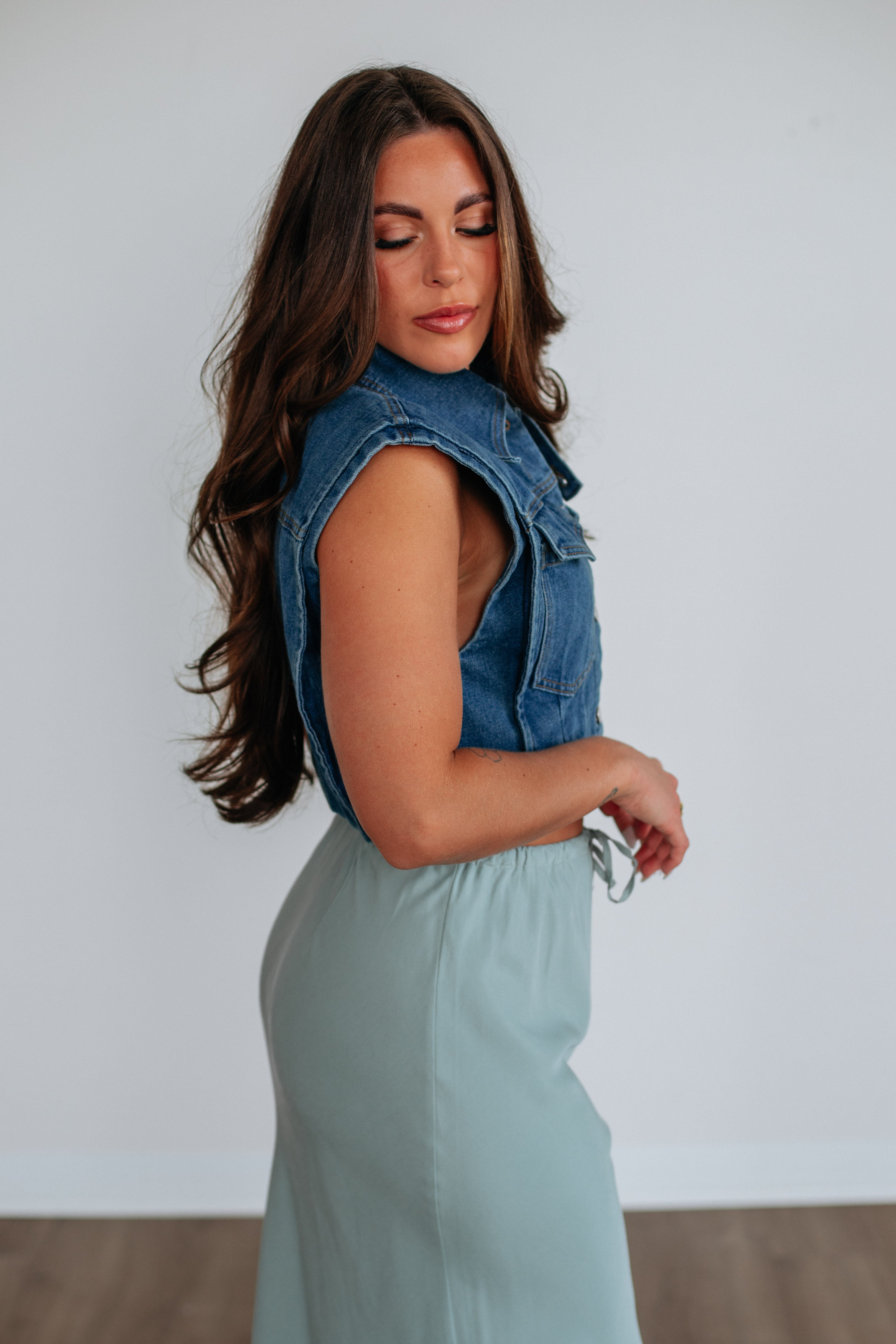 Stylish Women's Denim Vest Jacket - Trendy Casual Wear for Spring & Summer Outfits | Perfect for Layering, Street Style & Outdoor Adventures