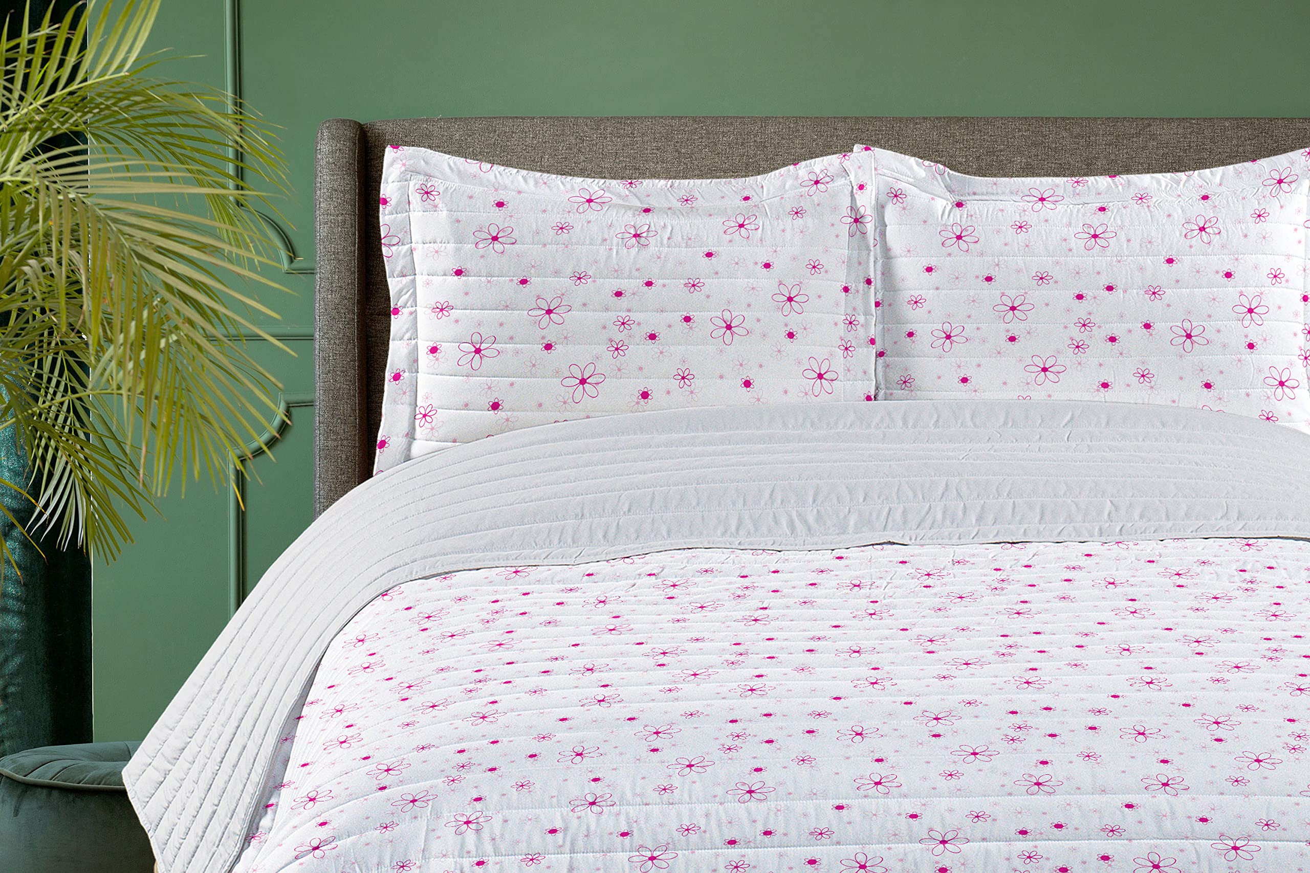 Ambesonne Cartoon Microfiber Bedspread Set - Floral Pattern Classic Art Spring Garden Design | Soft Queen Size Bedding with Pillow Shams & Comforter in Magenta Fuchsia White | Perfect for Spring Bedroom Decor & Cozy Home Styling