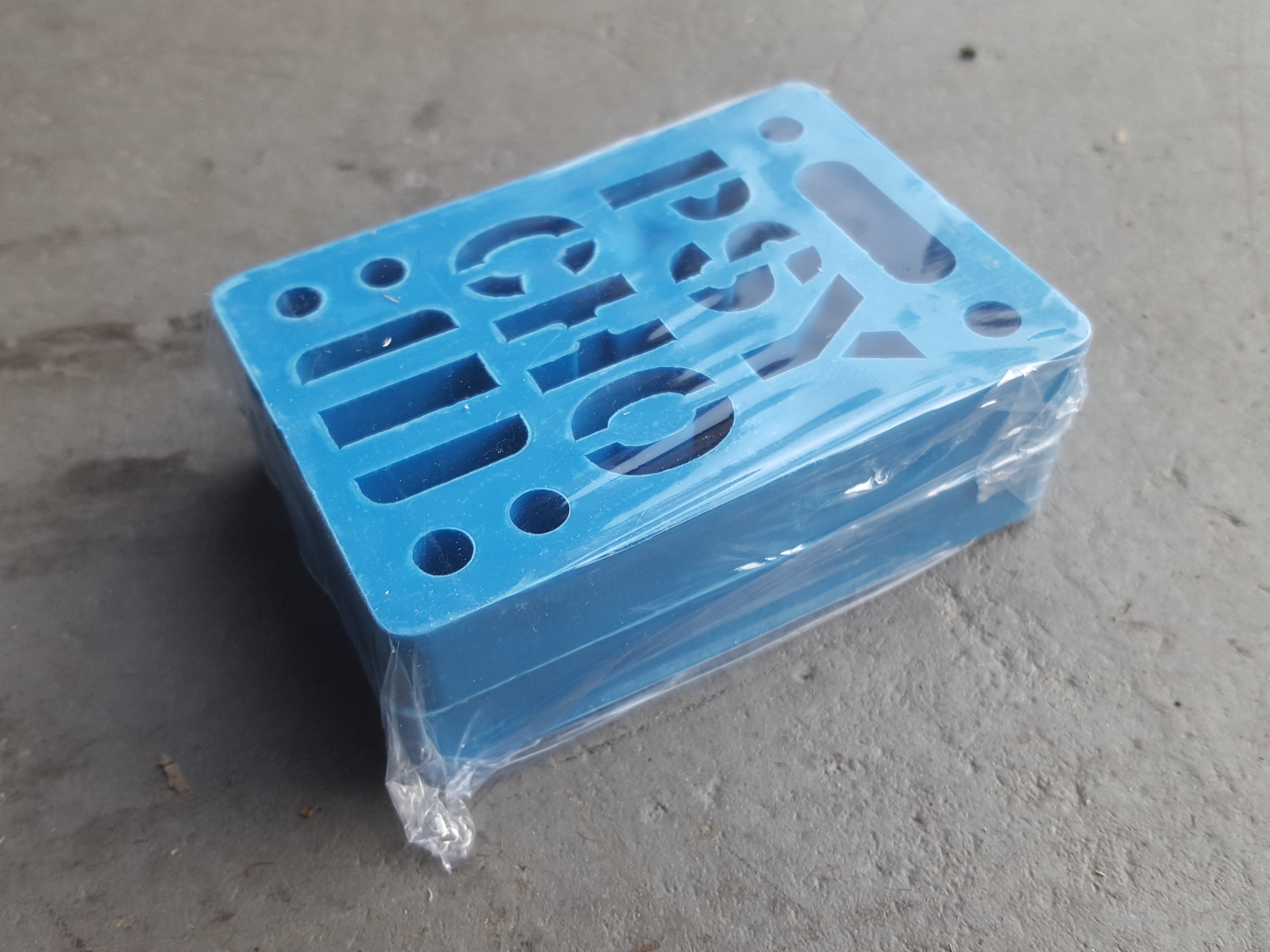 1/2 Inch Blue Riser Pads for Motorcycle Handlebars - Psycho Risers for Comfortable Riding & Improved Control