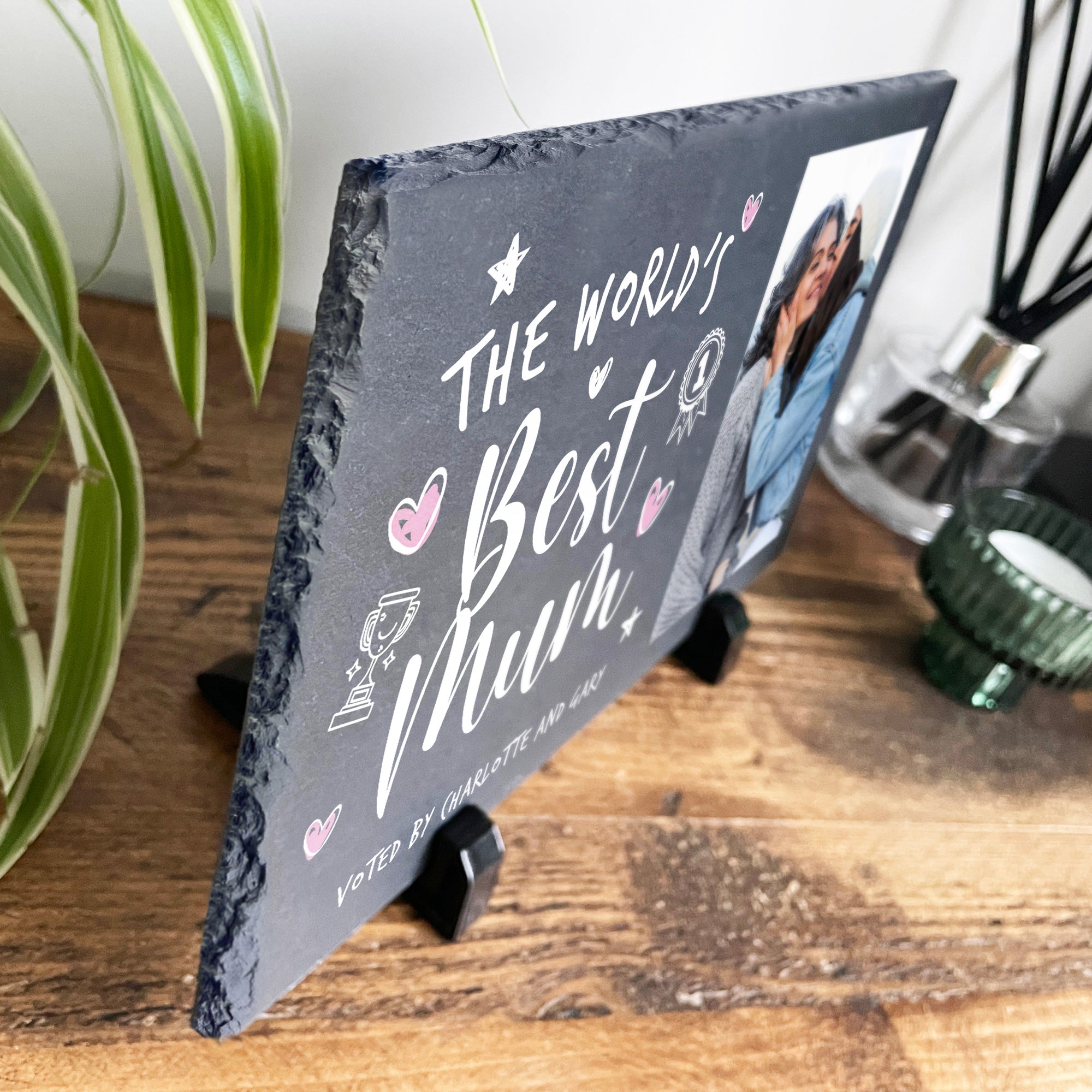 Custom Engraved 'World's Best Mom' Photo Slate with Stand - 12x8 Inch Heartwarming Mother's Day Gift for Birthday, Christmas & Special Occasions