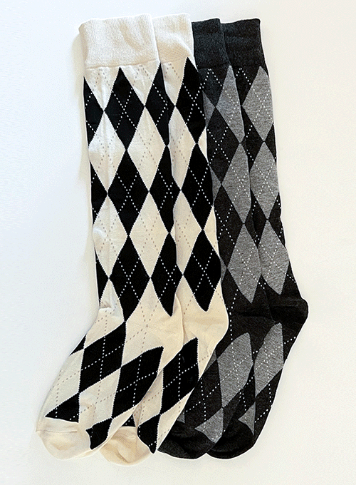 2 Pack Diamond Pattern Socks for Women & Men - Stylish & Comfortable Crew Socks for Casual Wear, Running, and Everyday Use