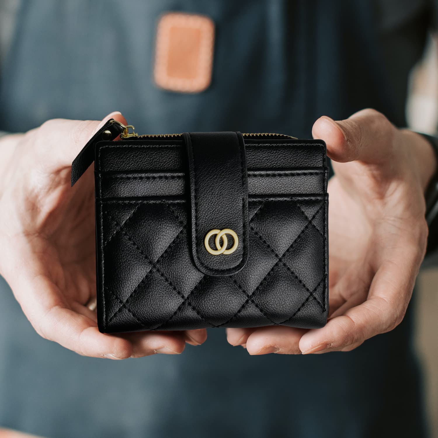 Avando Slim RFID Blocking Wallet for Women - Compact Bifold Credit Card Holder with Zipper & ID Window - Mini Coin Purse for Everyday Use (Black) | Perfect for Travel, Shopping & Daily Essentials Organization