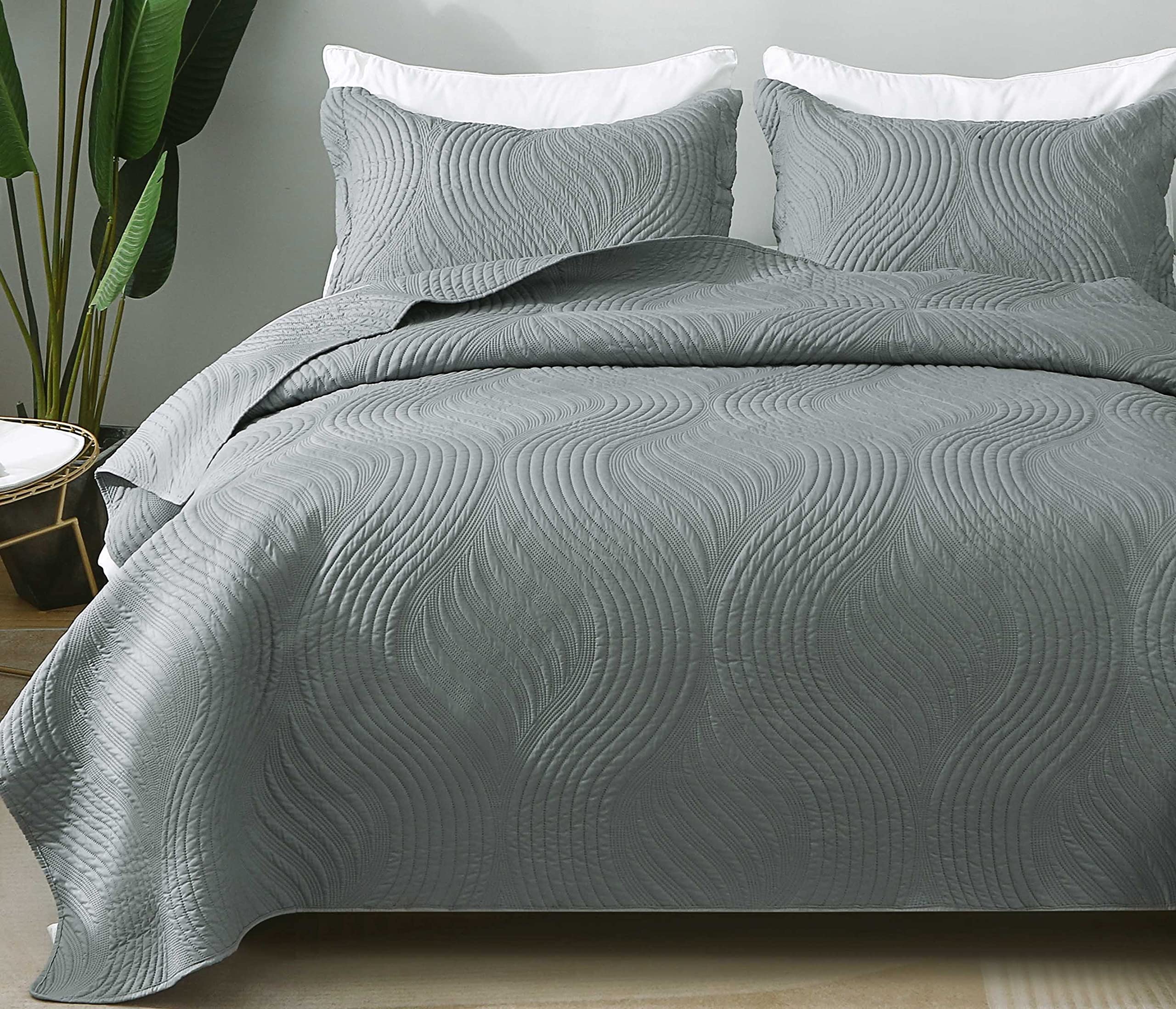 Premium King Size Gray Quilt Set - All Season Lightweight 3-Piece Bedding with Quilt & 2 Pillow Shams | Cozy Bedspread for Master Bedroom, Guest Room & Dorm Decor