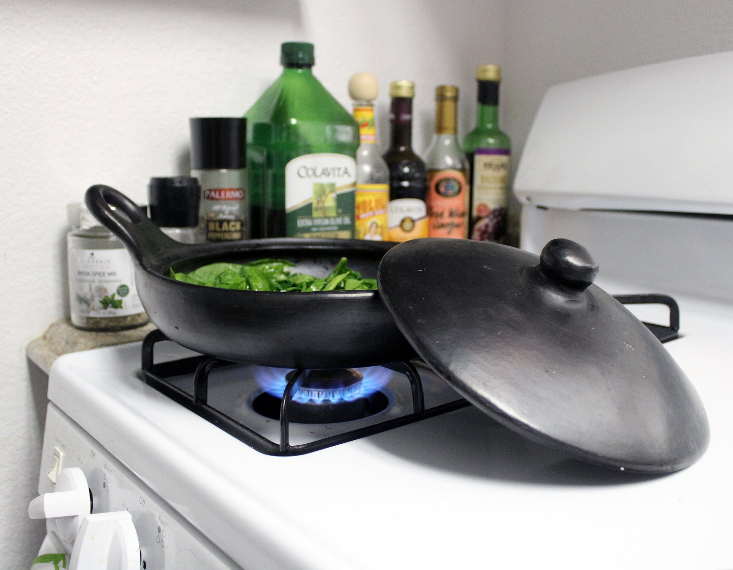 Authentic Chamba Saute Pan - Elegant All-Natural Black Clay Frying Pan with Handle & Lid - Stovetop & Oven Safe - Handmade in Colombia - Perfect for Sauteing, Frying & Slow Cooking