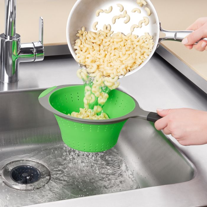 OXO 2 Quart Collapsible Strainer - Space Saving Kitchen Colander for Pasta, Vegetables & Fruits - Perfect for Small Kitchens & Camping