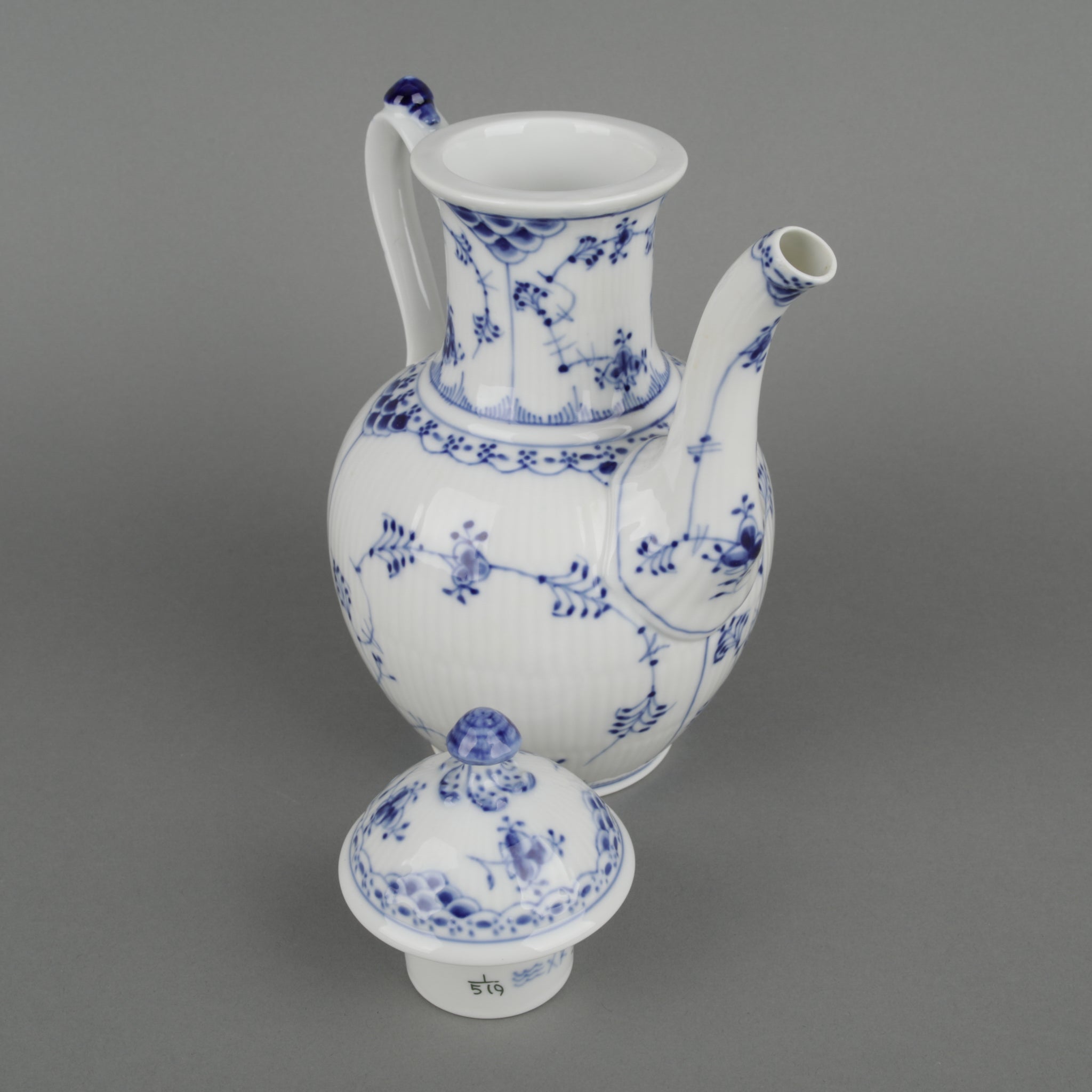 Royal Copenhagen Blue Fluted Half Lace Coffee Pot 519 - Premium Porcelain Teapot for Elegant Afternoon Tea & Coffee Serving - Perfect for Home Decor, Gift Giving & Special Occasions