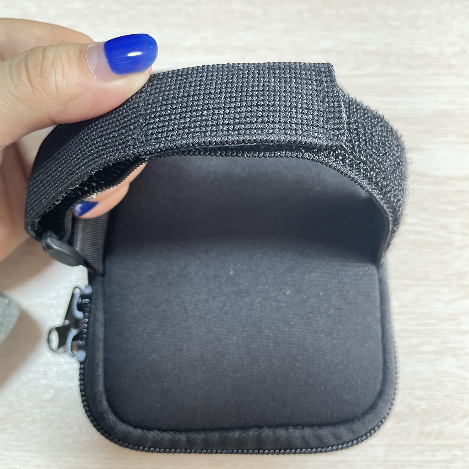 Adjustable Zippered Wristband Waist Pouch for Running, Jogging & Hiking - Secure Arm Wallet for Men & Women - Perfect for Keys, Coins & Cards During Outdoor Sports & Travel Activities