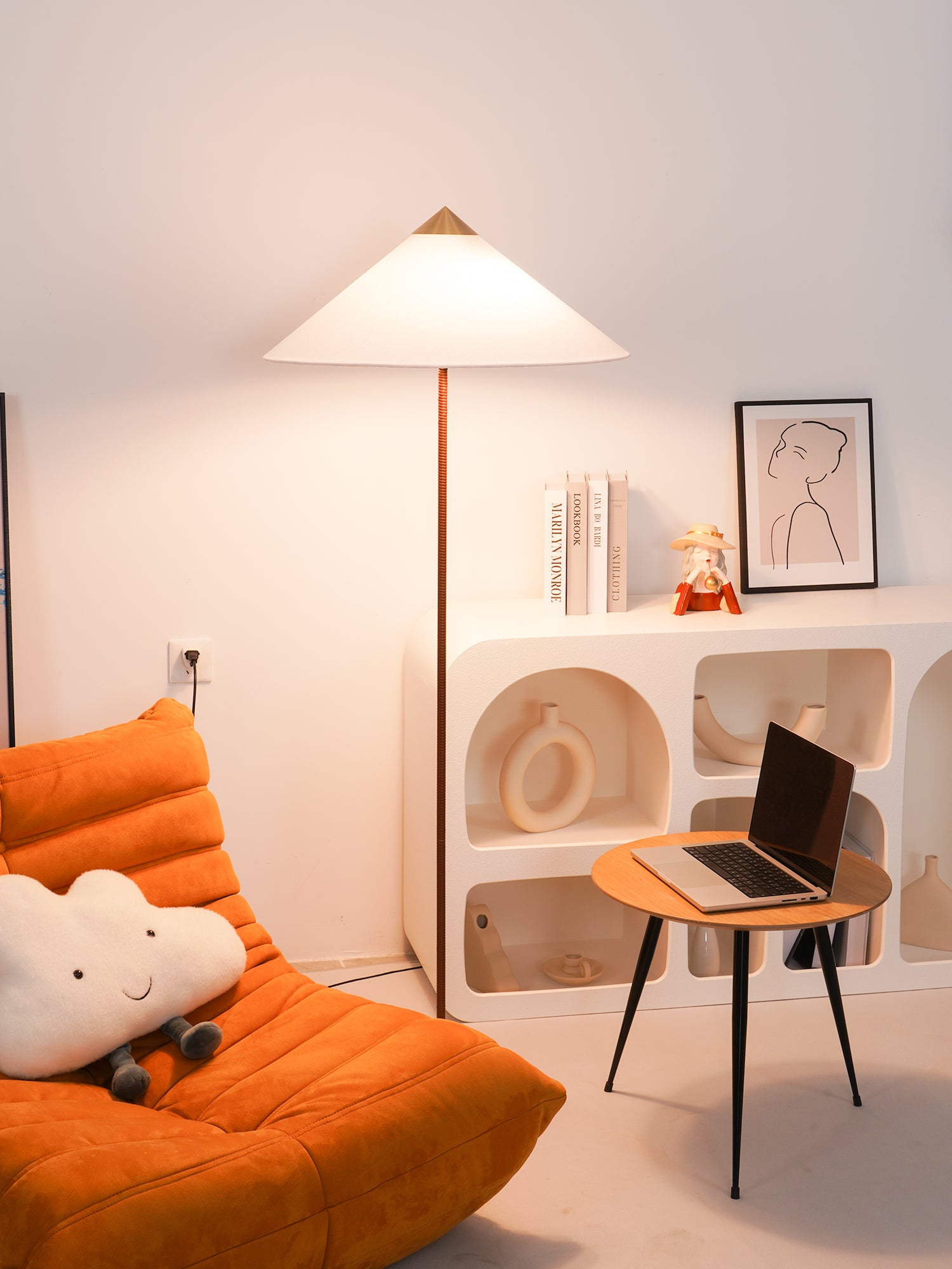 Modern Chinese Hat Floor Lamp - Stylish Rattan Shade for Living Room, Bedroom & Office Decor - Perfect for Cozy Ambiance and Reading Nook Lighting